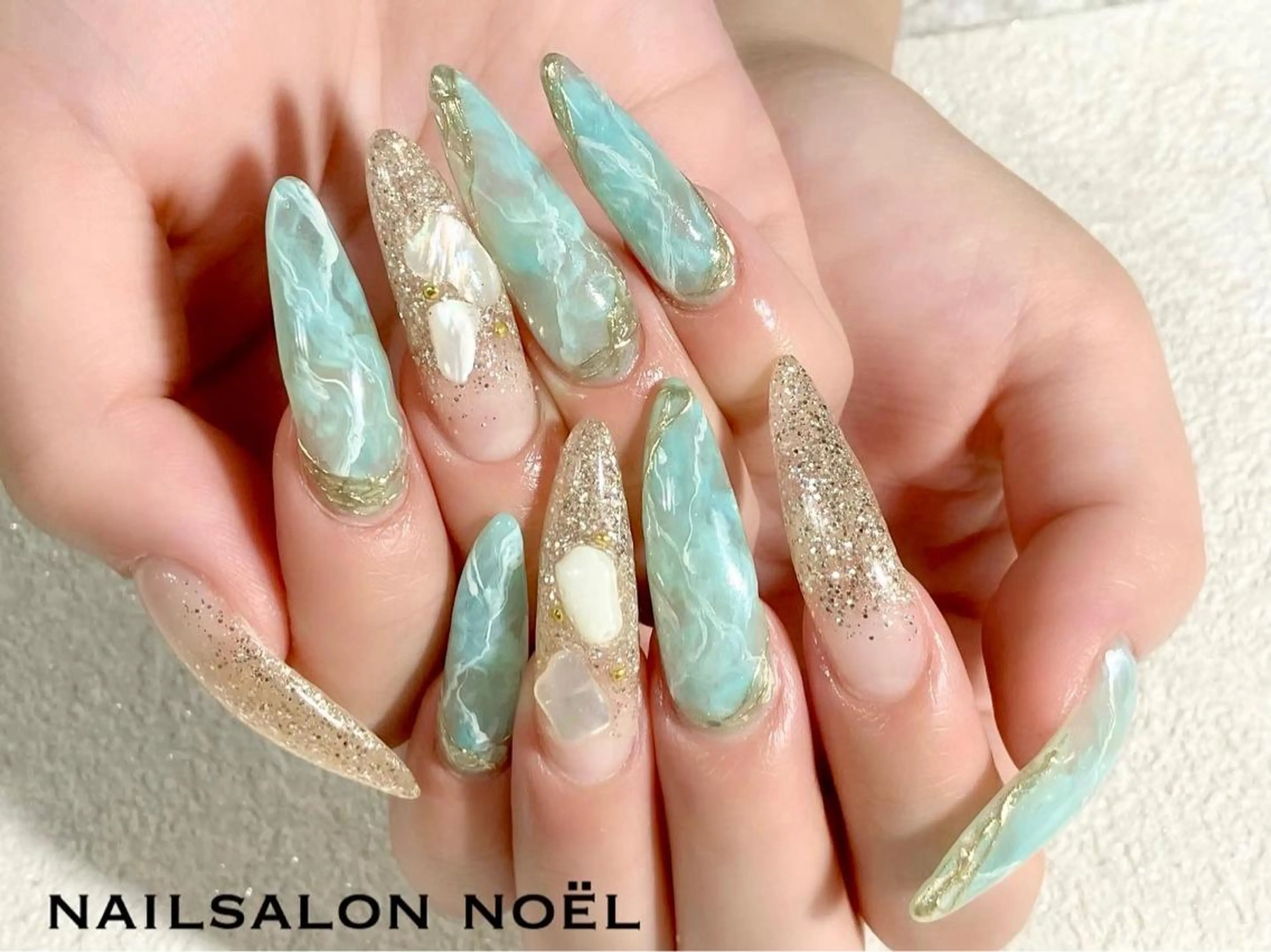 ロング ネイル ロング クリアネイル ラメ(グリッター) ラメグラデーション ロングネイル ハンドネイル Nailsalon Noël所属・Nailsalon &Noelのネイルデザイン