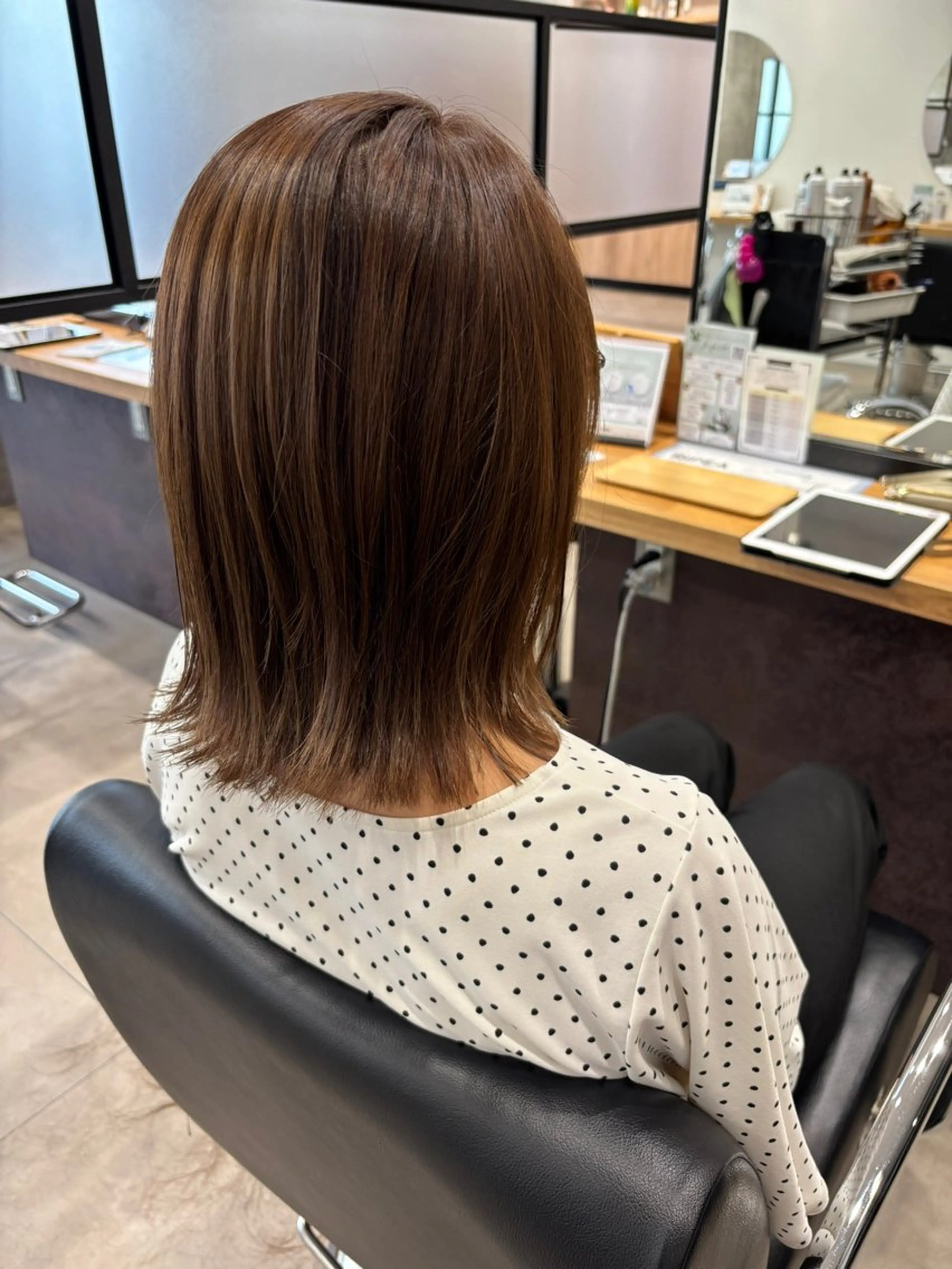 ミディアム カラー ベージュカラー ブラウンカラー 外ハネヘア カット ヘアカラー 花城 沙也加のヘアスタイル