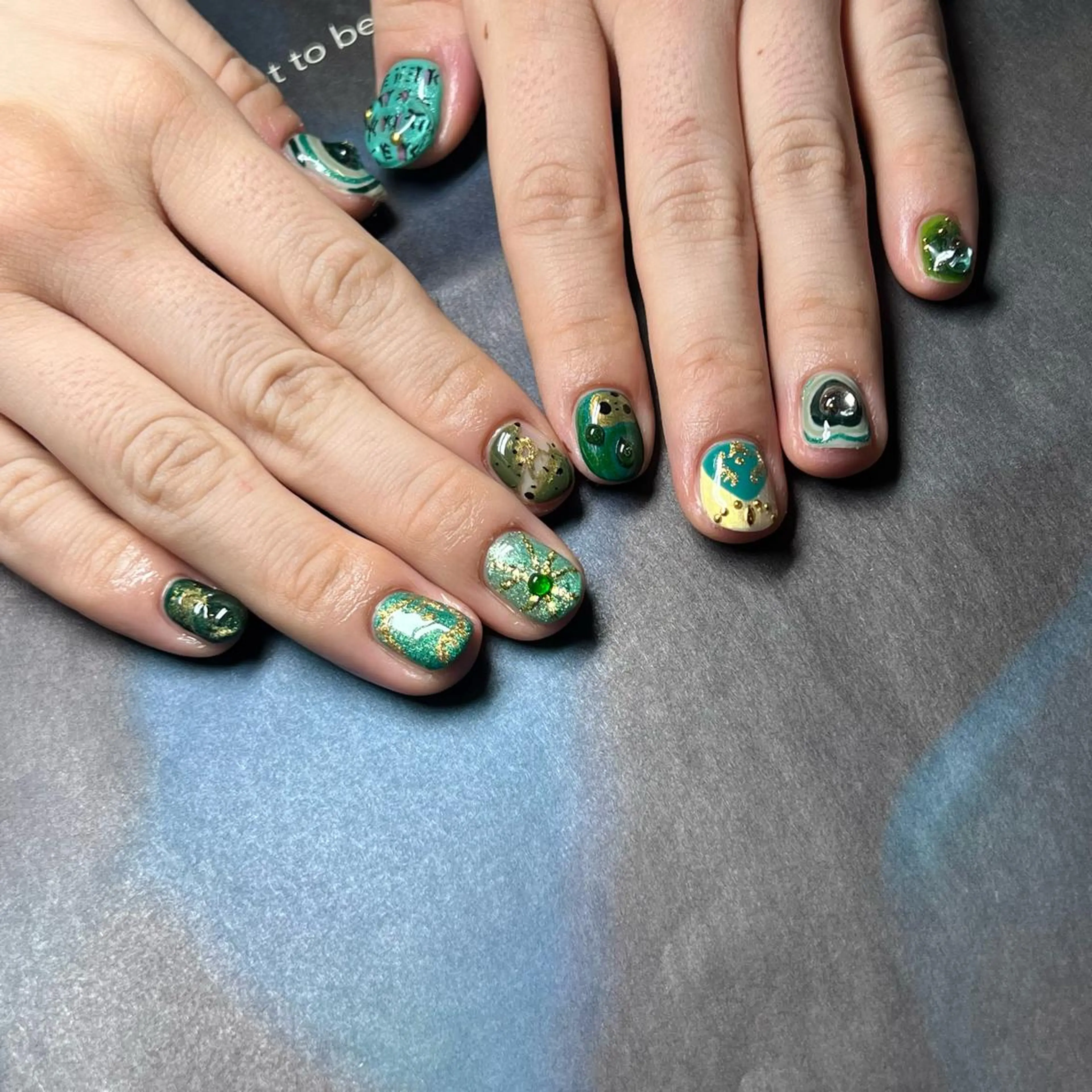 ネイル グリーン ハンドネイル 𝐫𝐚𝐢 𝐧𝐚𝐢𝐥のネイルデザイン