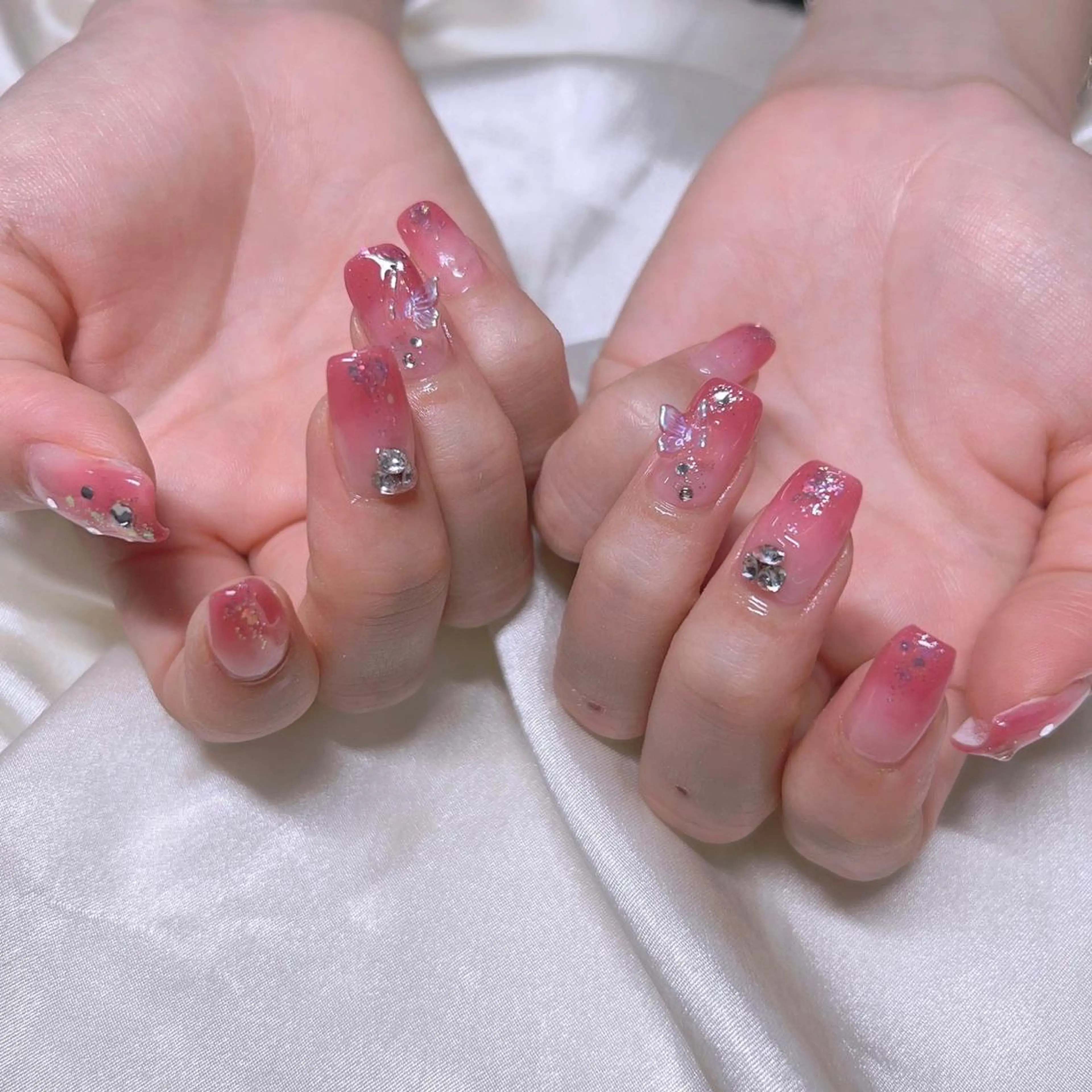 ネイル マツエク・マツパ アイブロウ 眉カラー 韓国風マツエク パリジェンヌラッシュリフト まつげパーマ ワンホンマツエク ハンドネイル Nail&eye Belire 新宿のネイルデザイン