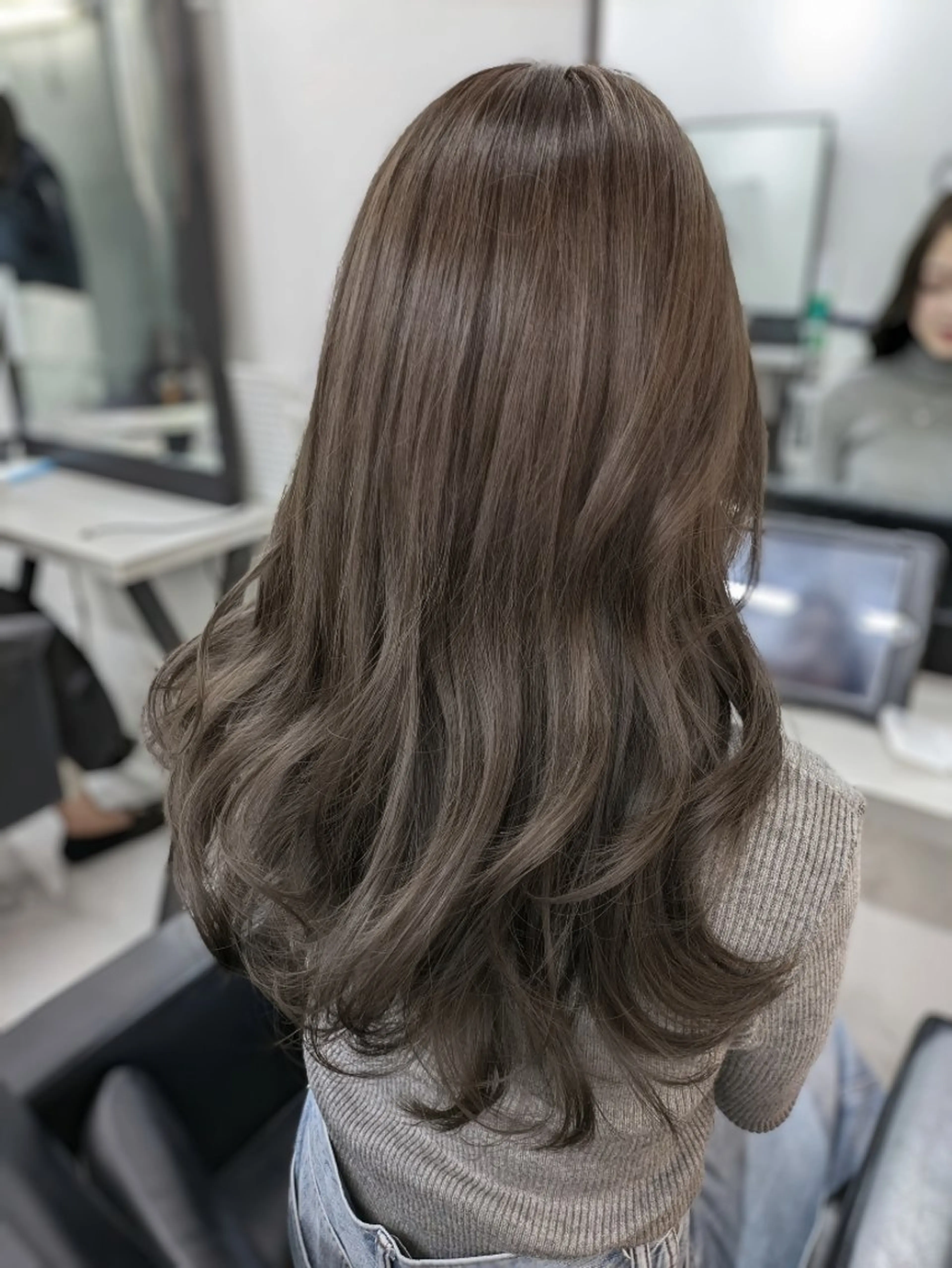 ロング カラー アッシュ アッシュグレー アッシュグレージュ ブリーチ 透明感カラー カット ヘアカラー トリートメント 艶髪韓国ヘア🇰🇷 韓国風メンズカット のヘアスタイル