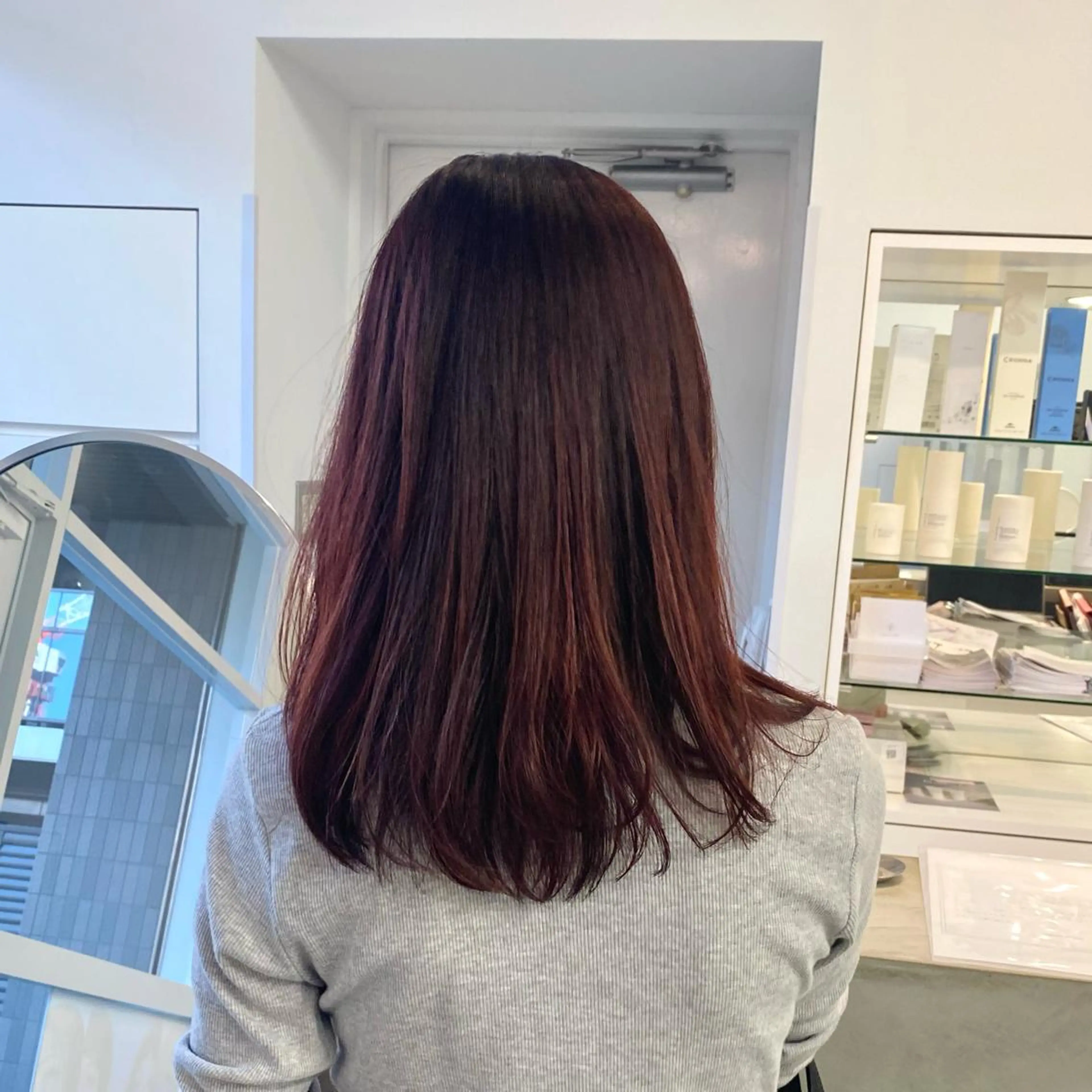 セミロング カラー ボルドーカラー サトウ リョウのヘアスタイル