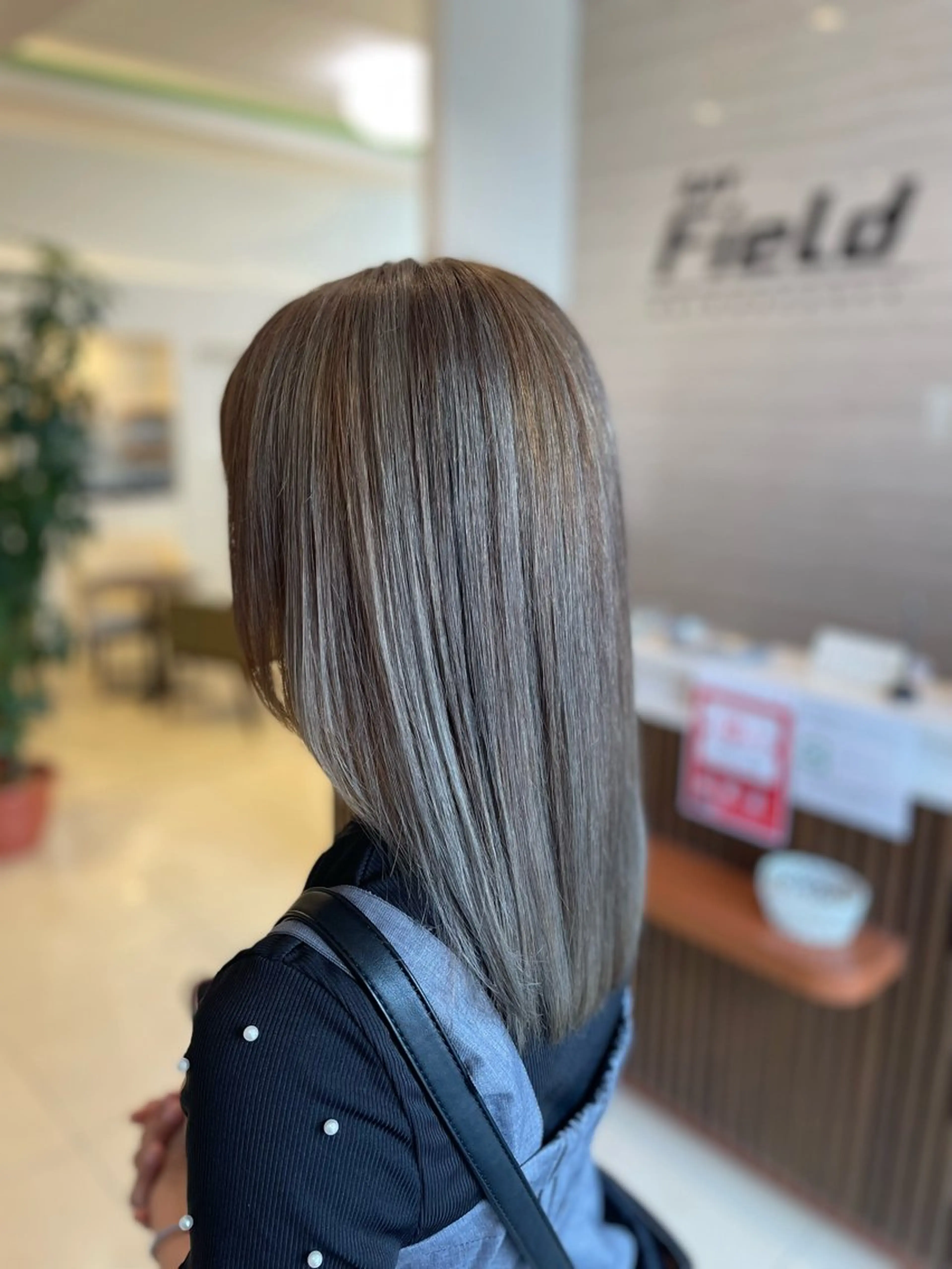 セミロング ヘアカラー 仙石 愛のヘアスタイル