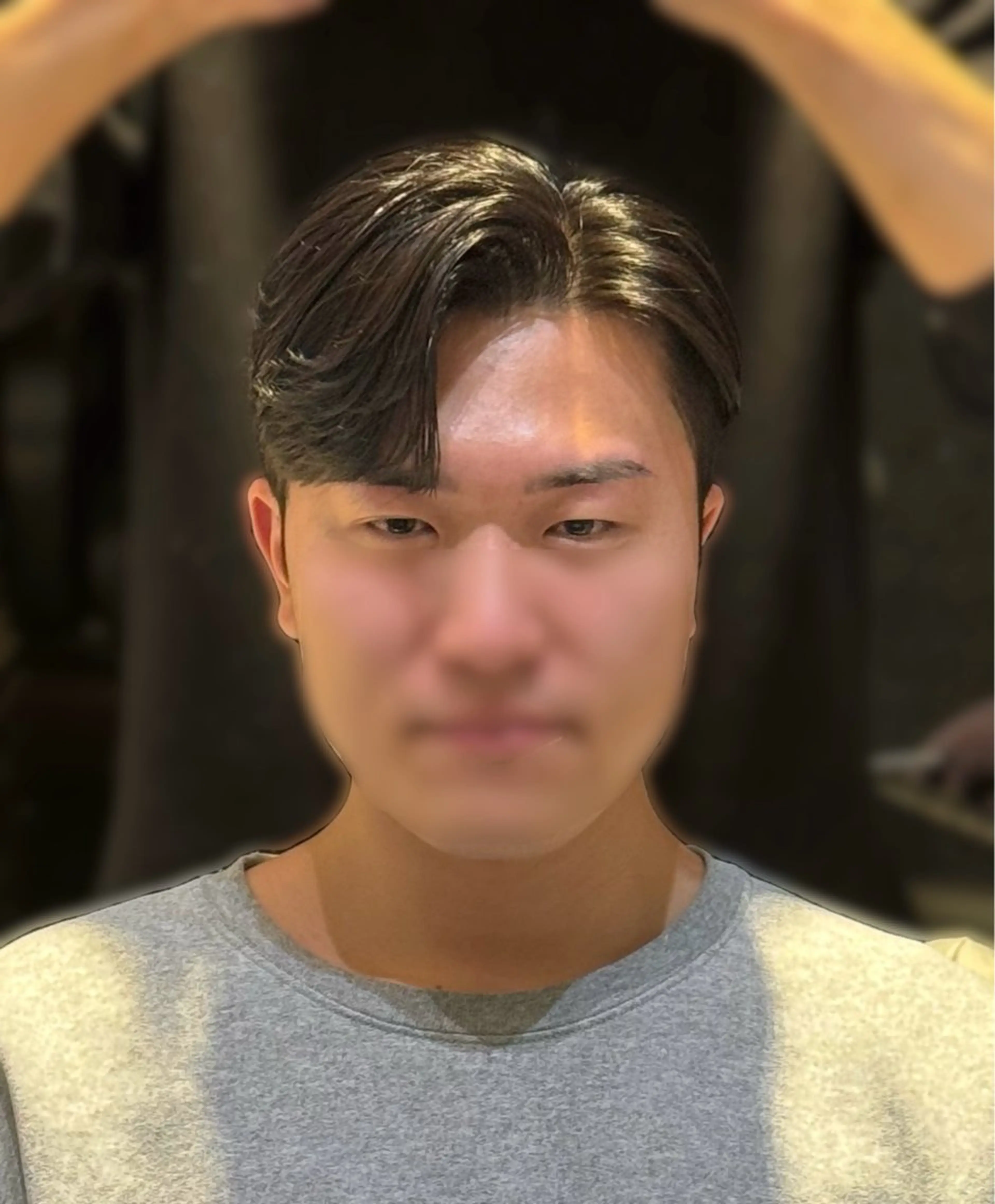 ショート パーマ メンズ センターパート コンマヘア ダウンパーマ カルマパーマ メンズ韓国風 YUKI🇰🇷 カルマ／ダウンパーマのヘアスタイル