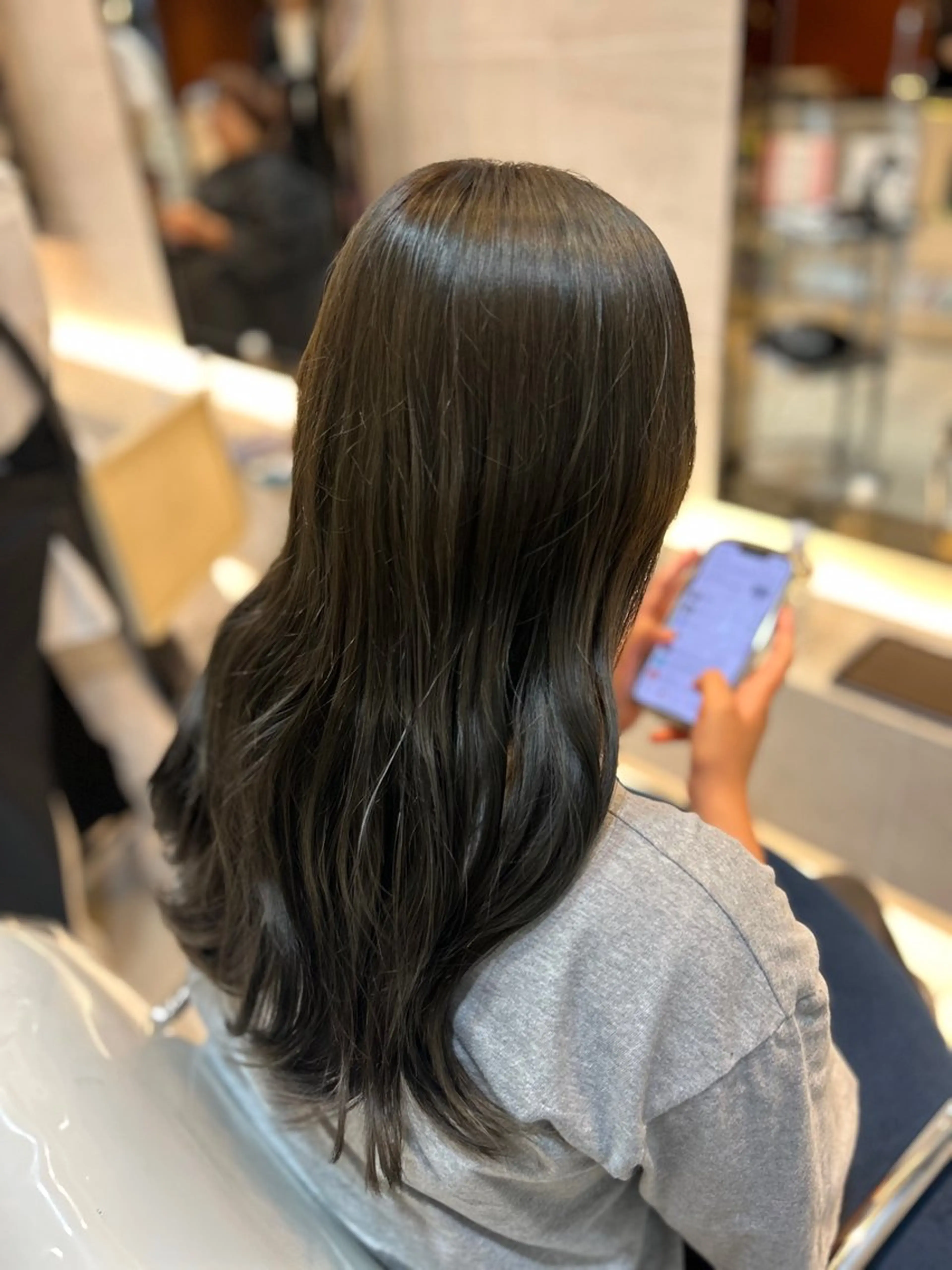 ロング カラー オリーブカラー 坂田 愛彩萌のヘアスタイル