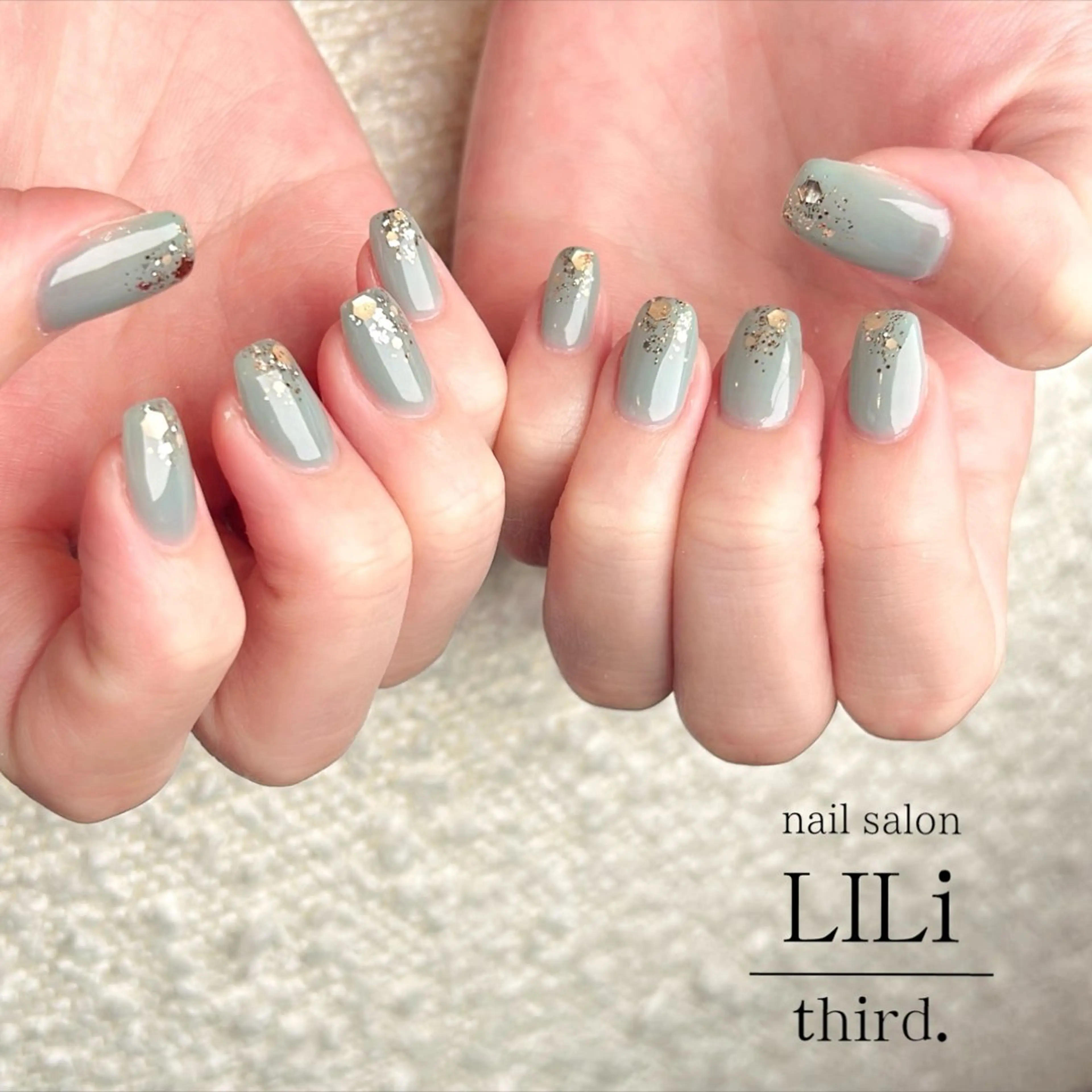 ネイル グリーン ラメ(グリッター) オフィスネイル シンプルネイル nail salon LILi third.所属・Saya ᵕ̈*のネイルデザイン