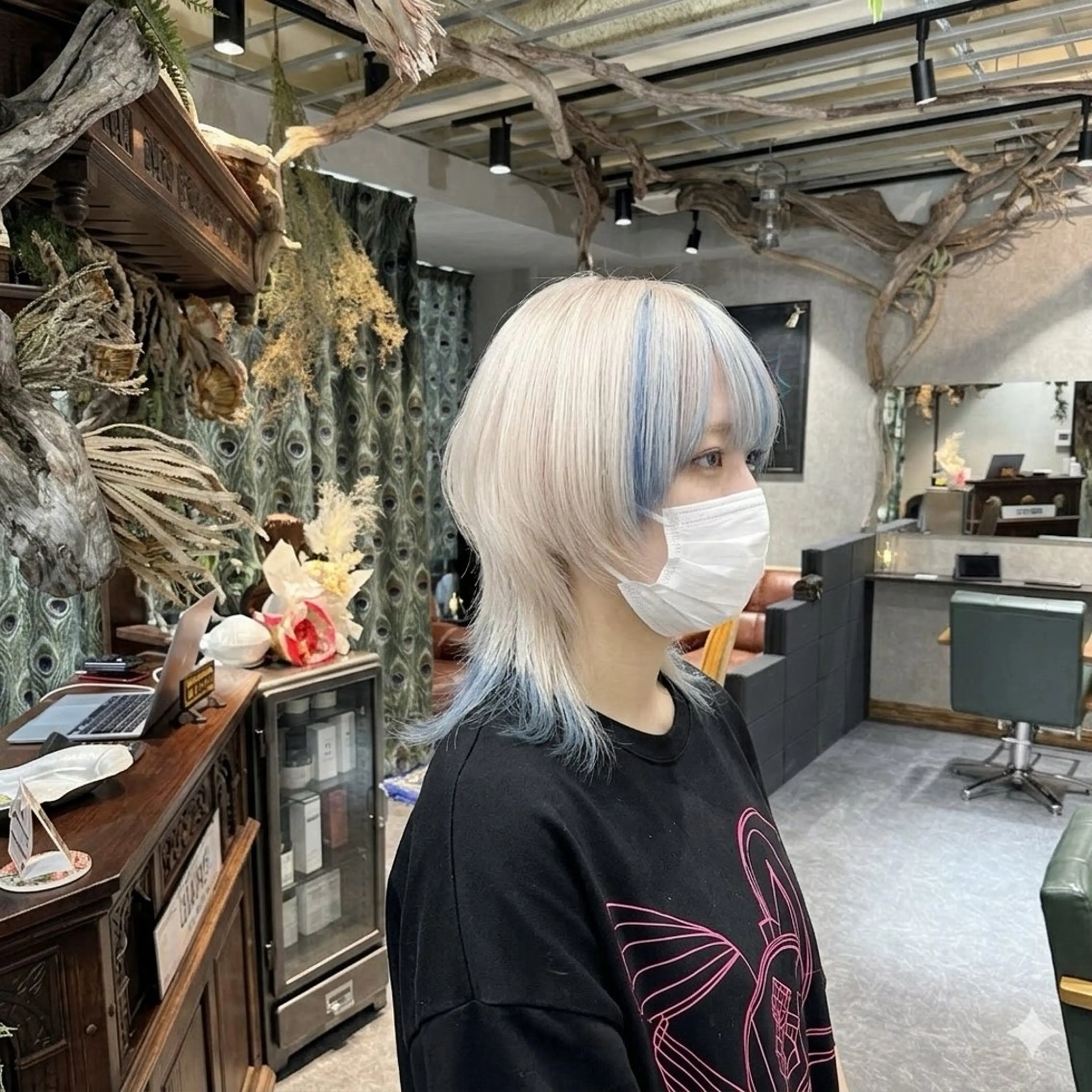 ショート カラー ブリーチ ケアブリーチ ダブルカラー ハイライトカラー ハイトーンカラー カット ヘアカラー トリートメント ravens デザインカラーのヘアスタイル