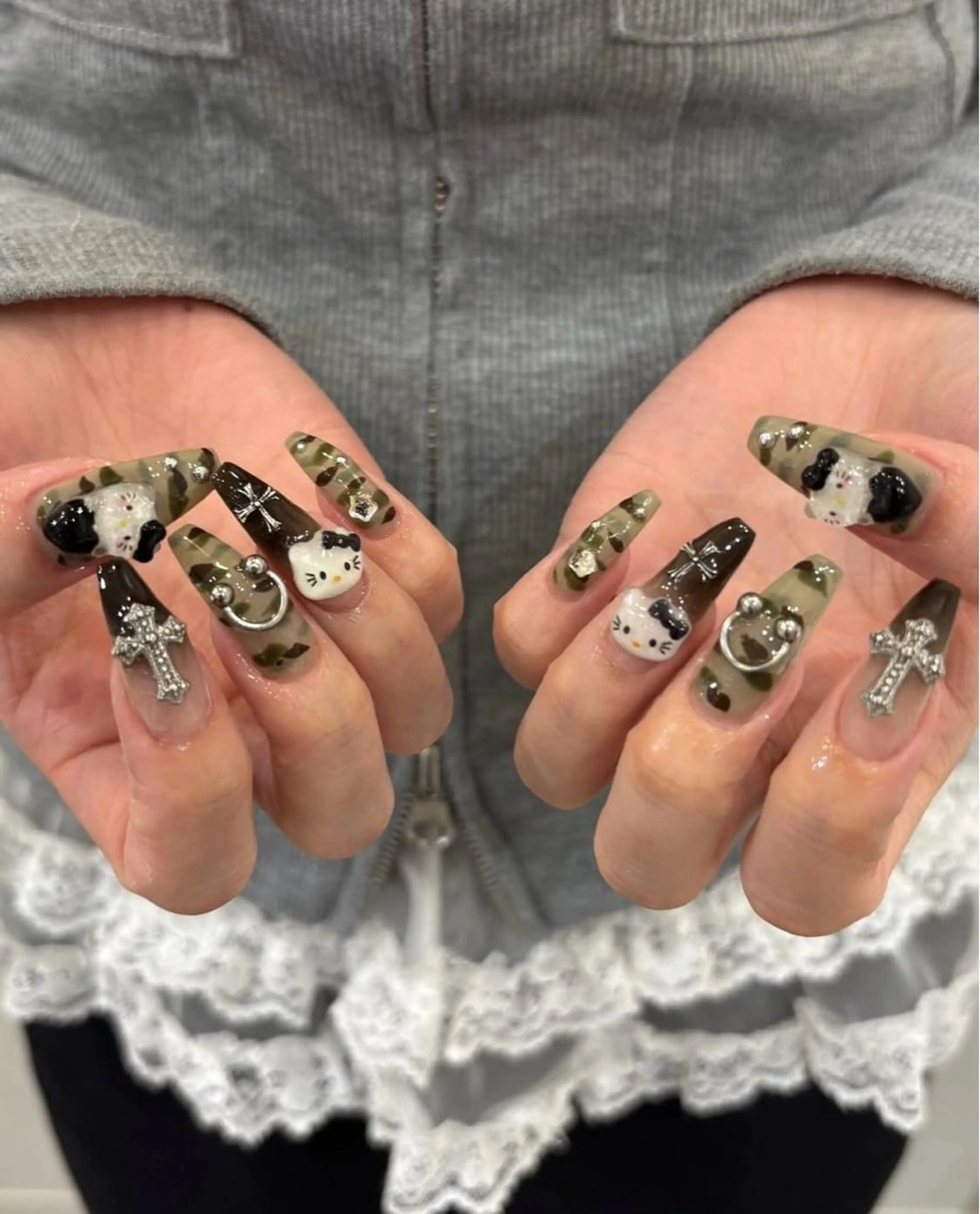 ネイル フレンチネイル グラデーション 韓国ネイル マグネットネイル シンプルネイル ハンドネイル CoMo Nail Studio所属・CoMo Nailのネイルデザイン