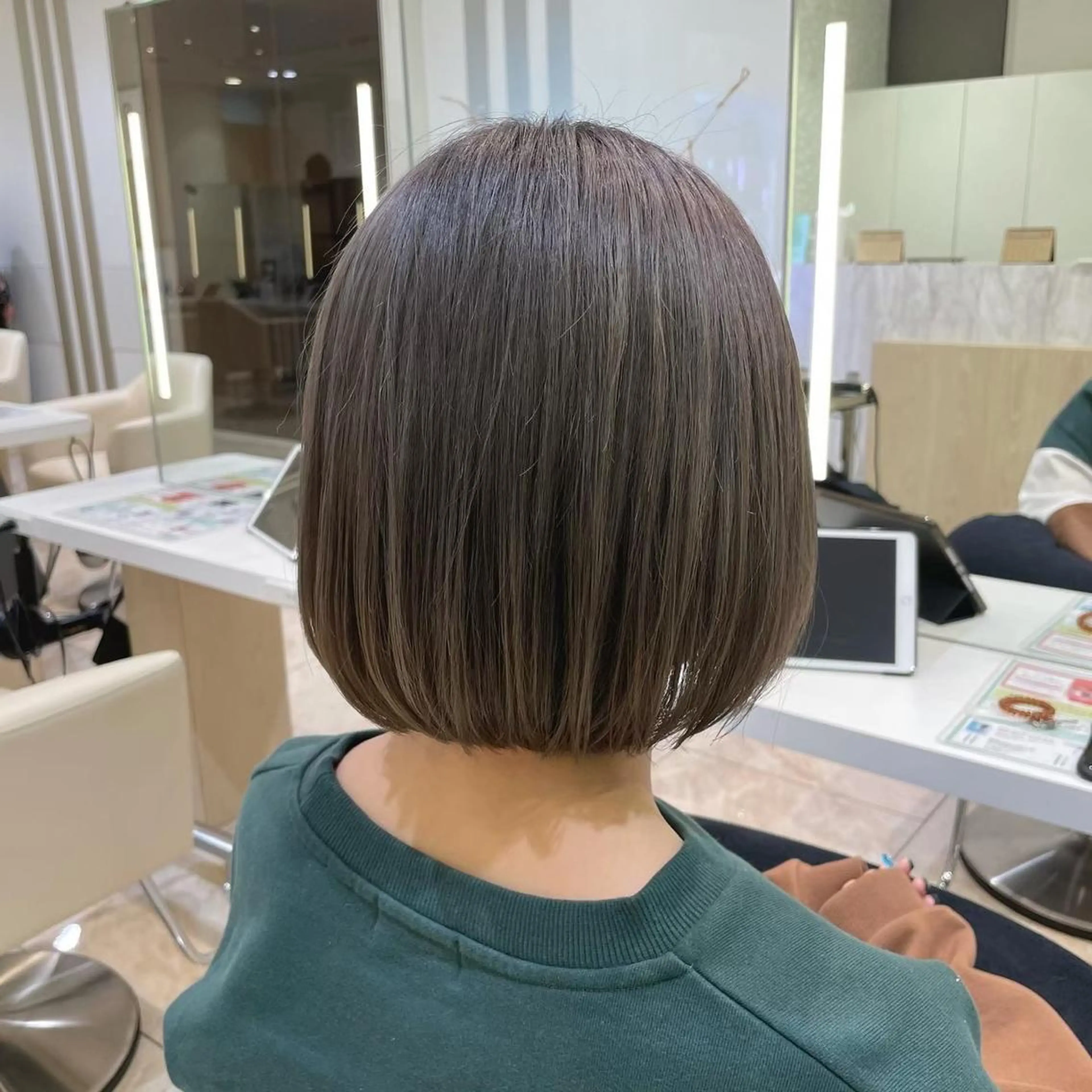 寒色系カラー《ブリーチなしヘアカラー》の写真