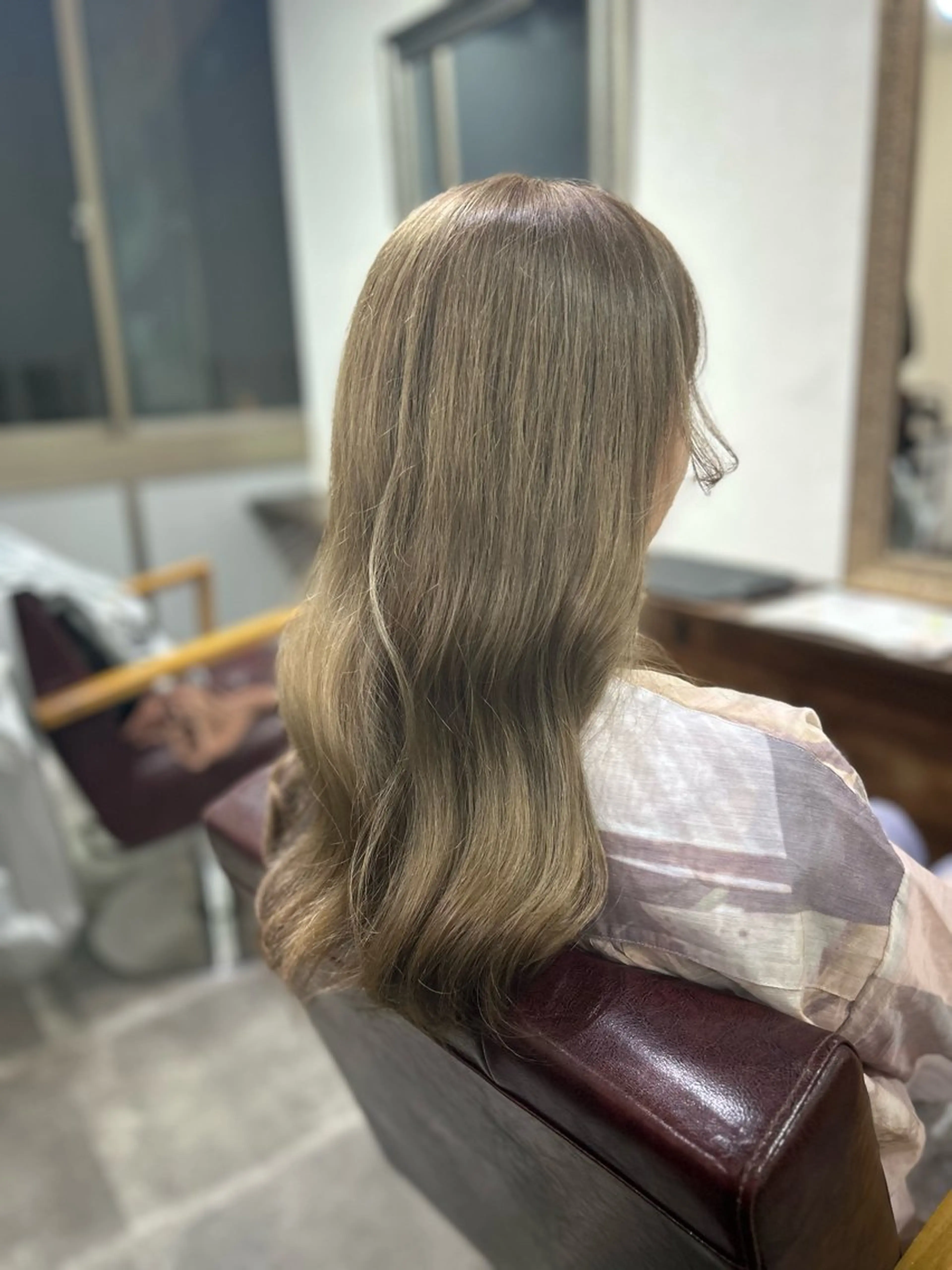 ミディアム カラー ブリーチ グレージュ ミルクティーグレージュ ヘアカラー CECIL hair なんば店所属・メンズパーマ 艶髪☆店長☆有馬のヘアスタイル