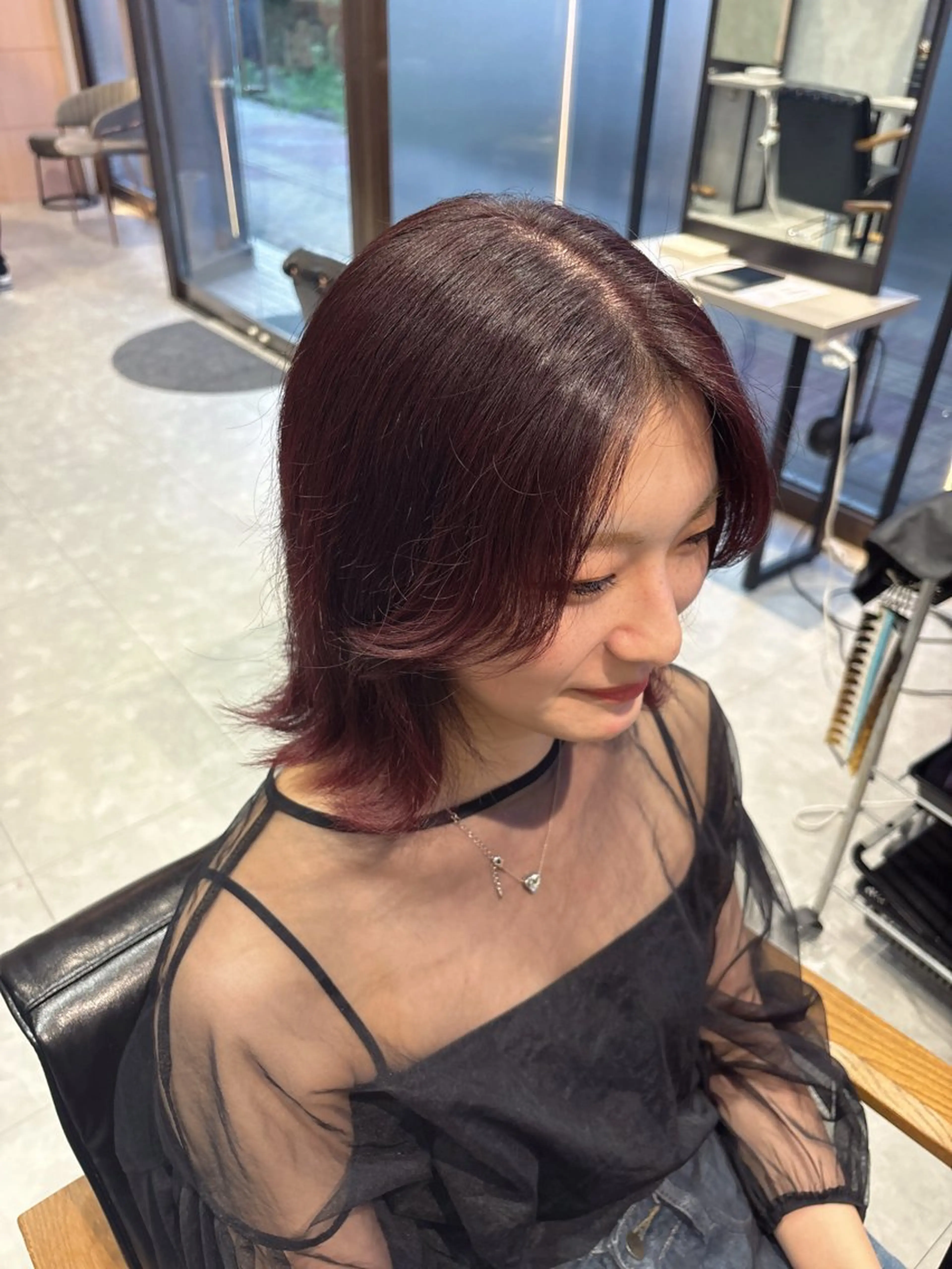 カラー ブリーチ カシス グラデーションカラー レッドカラー ヘアカラー 笹木 怜羅のヘアスタイル