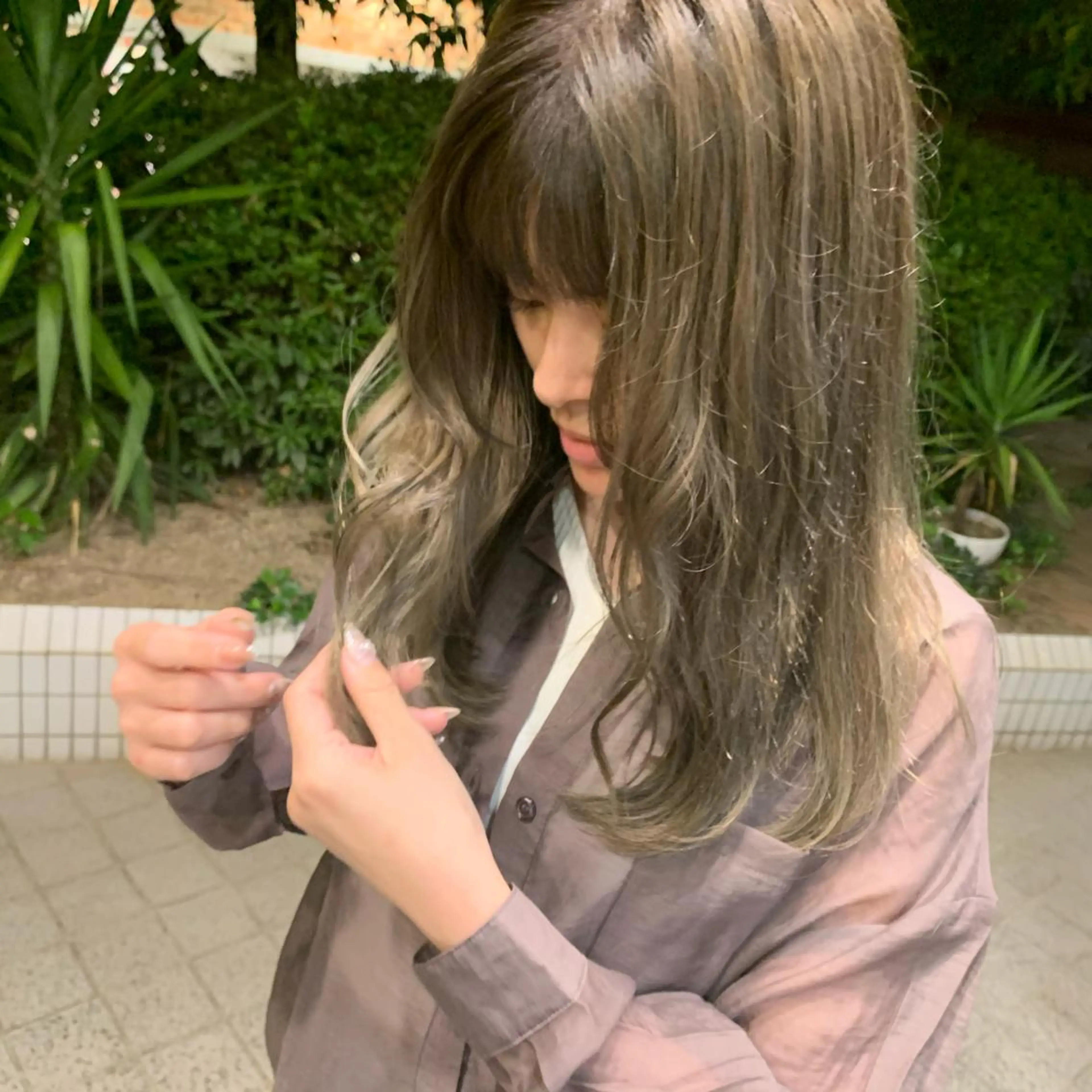 セミロング カラー アッシュ アッシュグレー yukie🌷 /暖色🍒梅田サロンのヘアスタイル