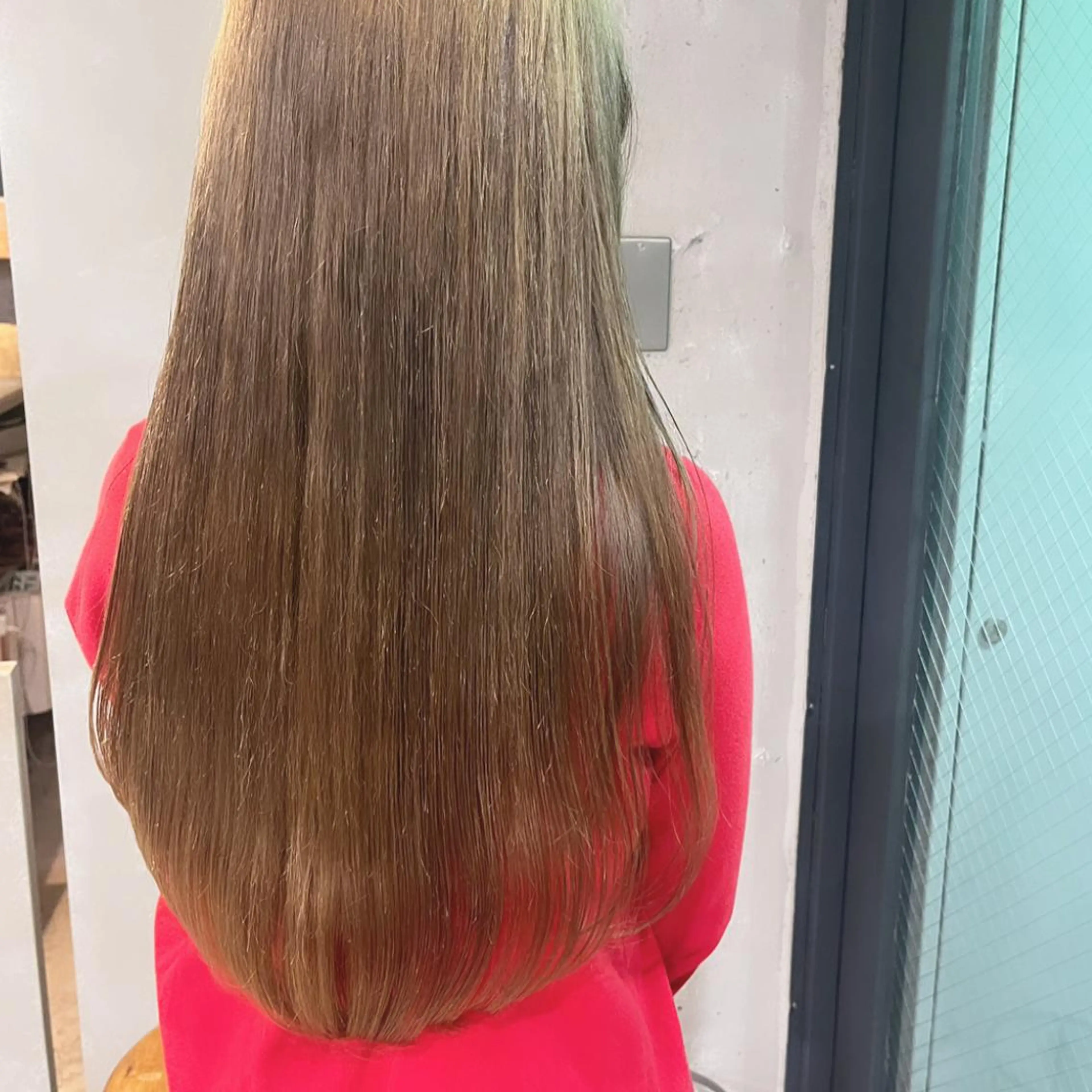 ロング カラー ベージュカラー 透明感カラー ハイトーンカラー ミルクティーベージュ ミルキーベージュ ヘアカラー トリートメント ヘッドスパ ヘアセット カジュアルを女っぽく 𝗮𝘆𝗮𝗰𝗼のヘアスタイル