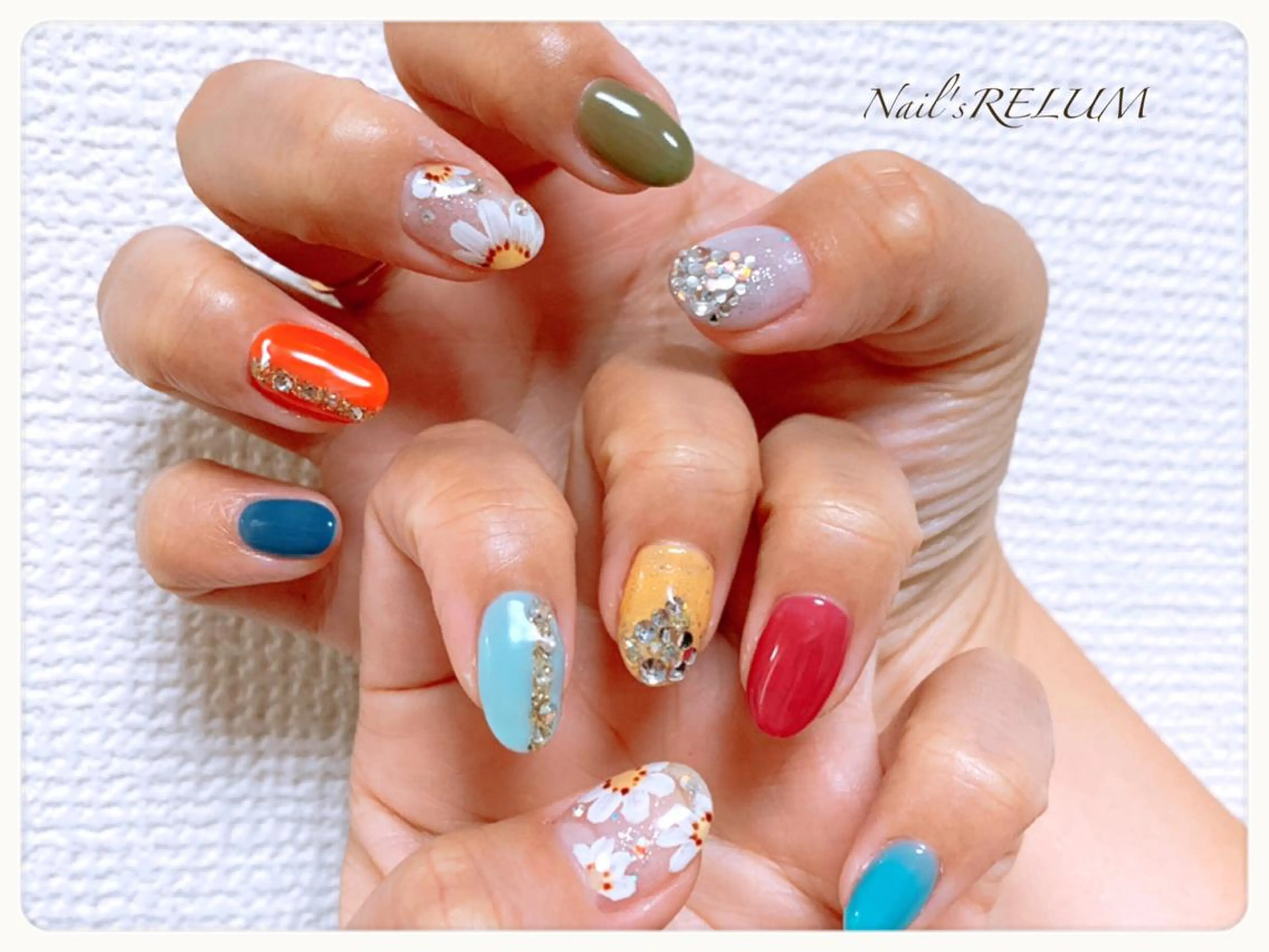 ネイル THECOLORS所属・近貞 莉奈のネイルデザイン