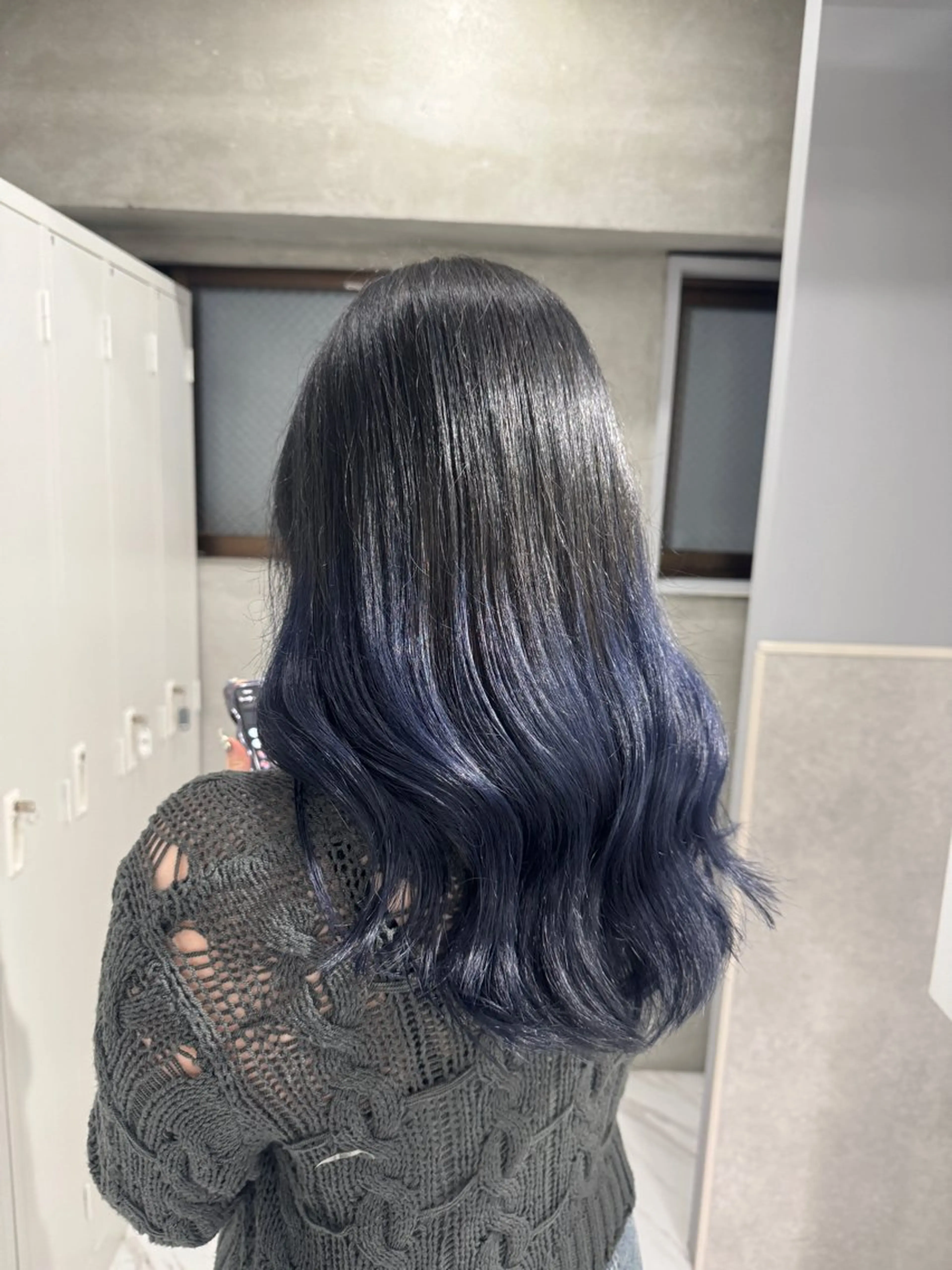 セミロング ヘアカラー トリートメント Mana/ハイトー ン/レイヤー/ウルフのヘアスタイル