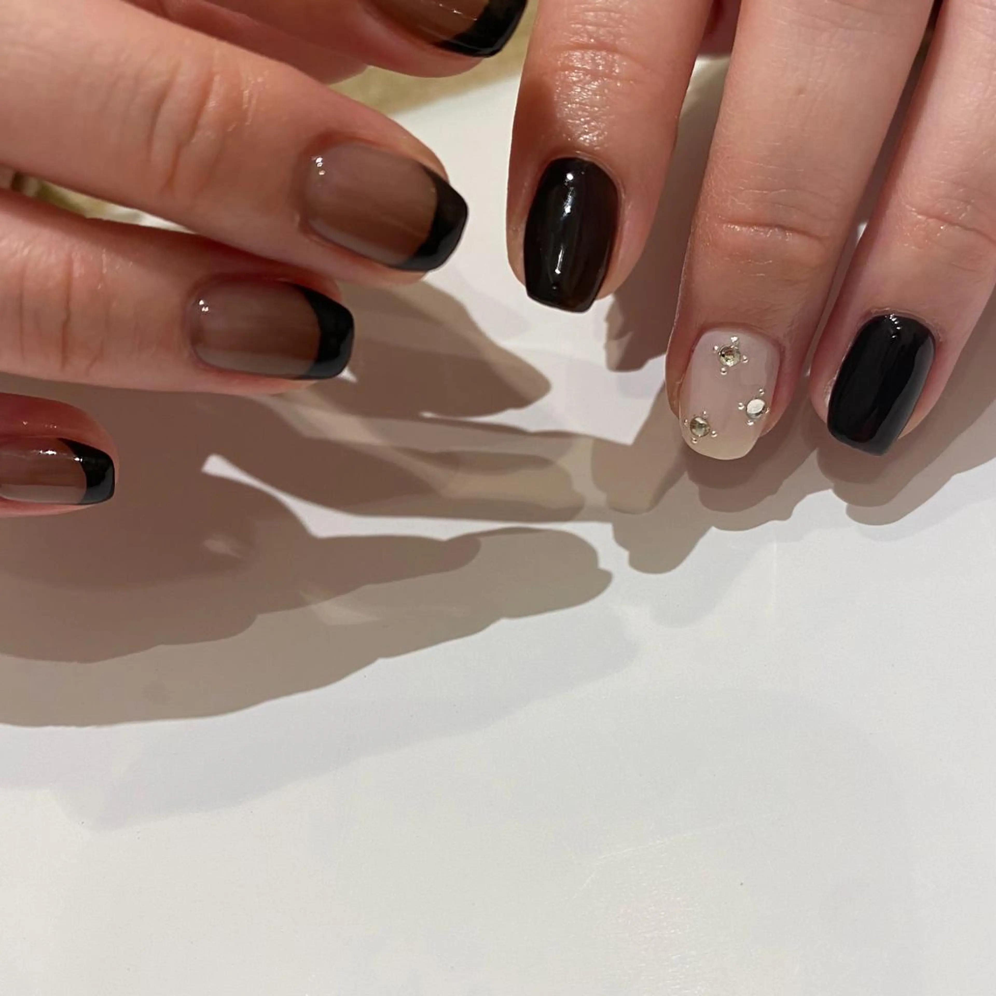 ネイル ネイル&アイ　QUEEN&CRIMSON所属・眉WAX/ピーリング ホワイトニングの眉毛・アイブロウイメージ