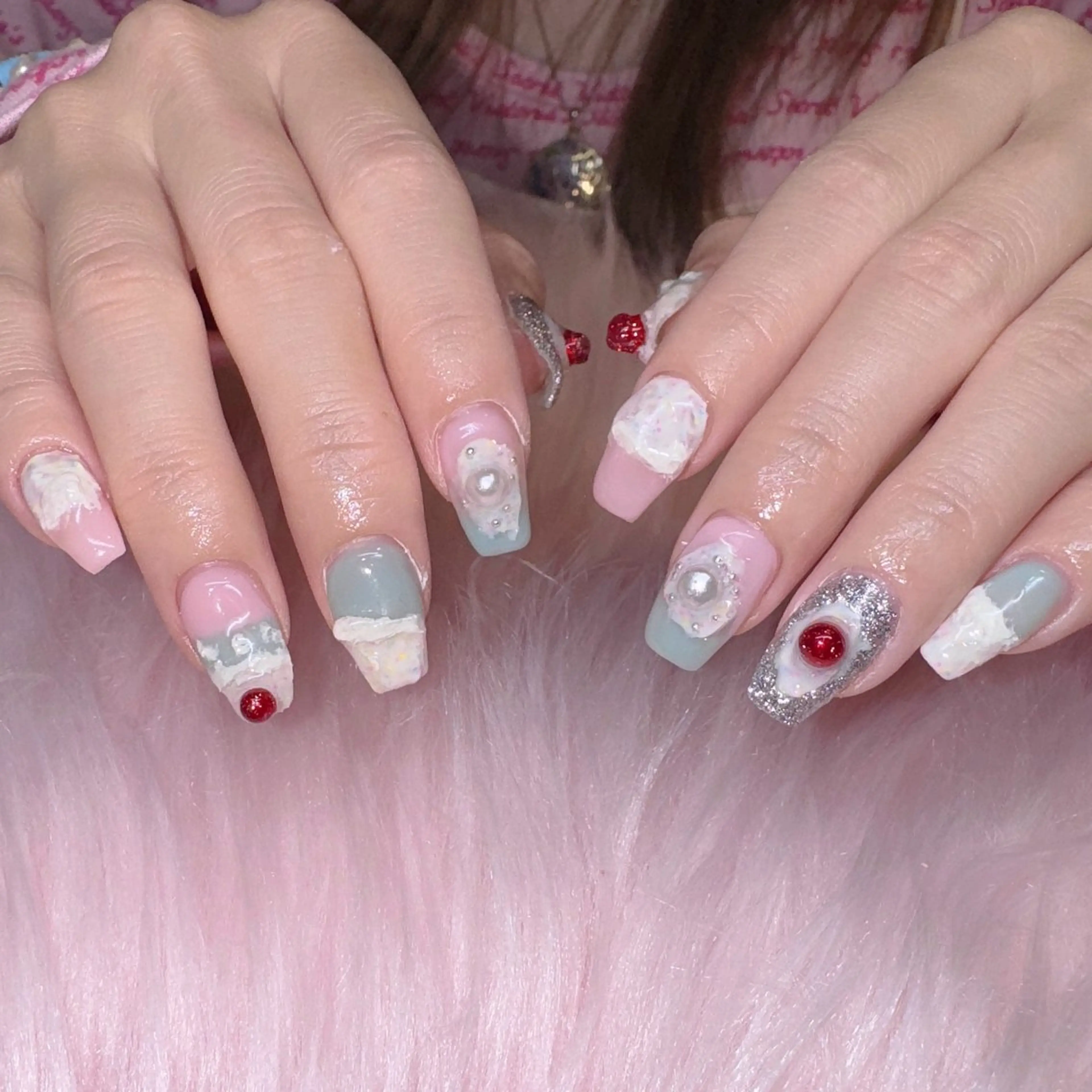 ネイル 冬ネイル クリスマス RIEKO🍒 ワンホン♡推しネイルのネイルデザイン