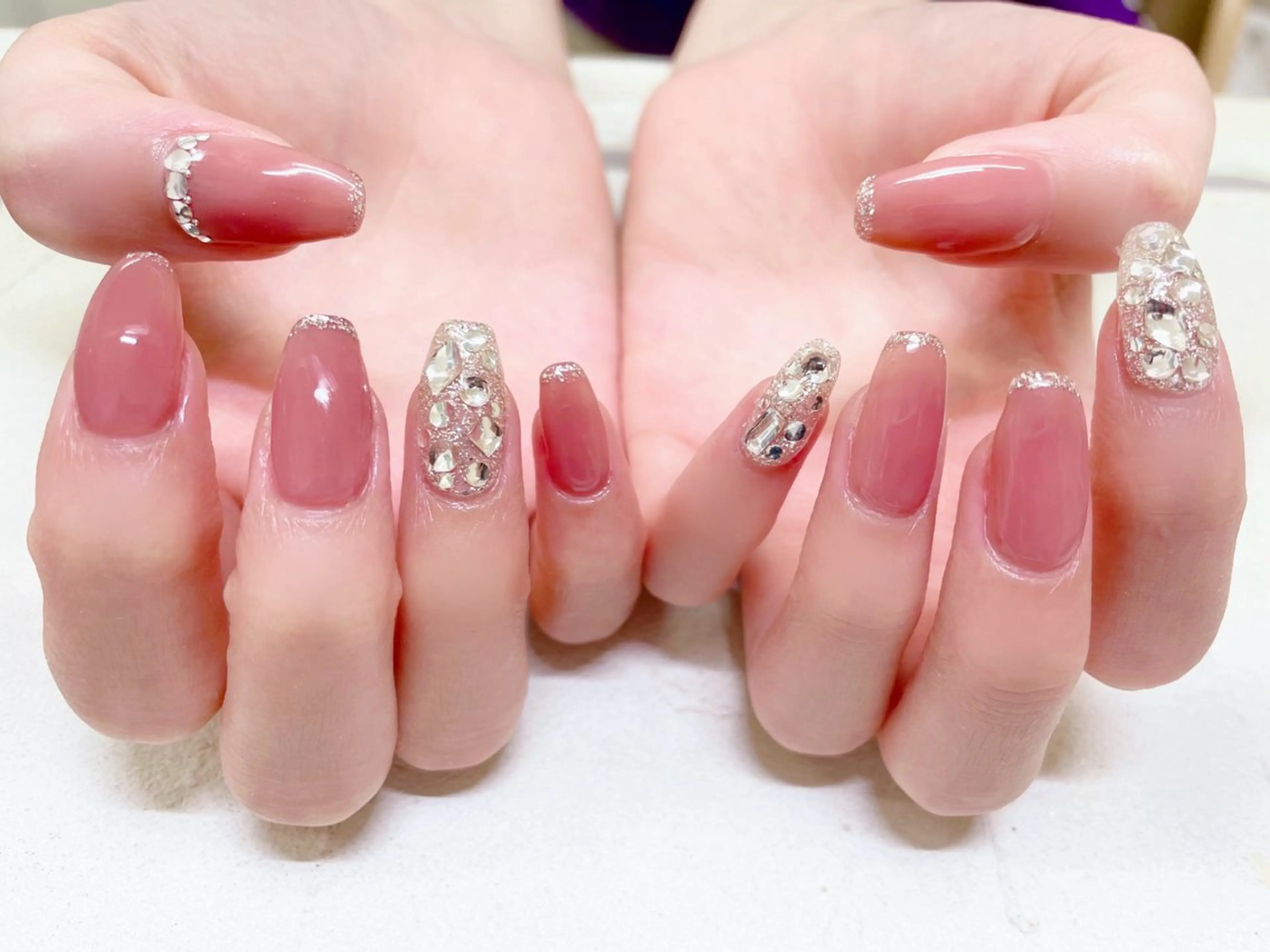 ネイル ラメ(グリッター) 持ち込み ピンク ピンクベージュ ストーンネイル ハンドネイル ビアンカ金町店 中島　せり菜のネイルデザイン
