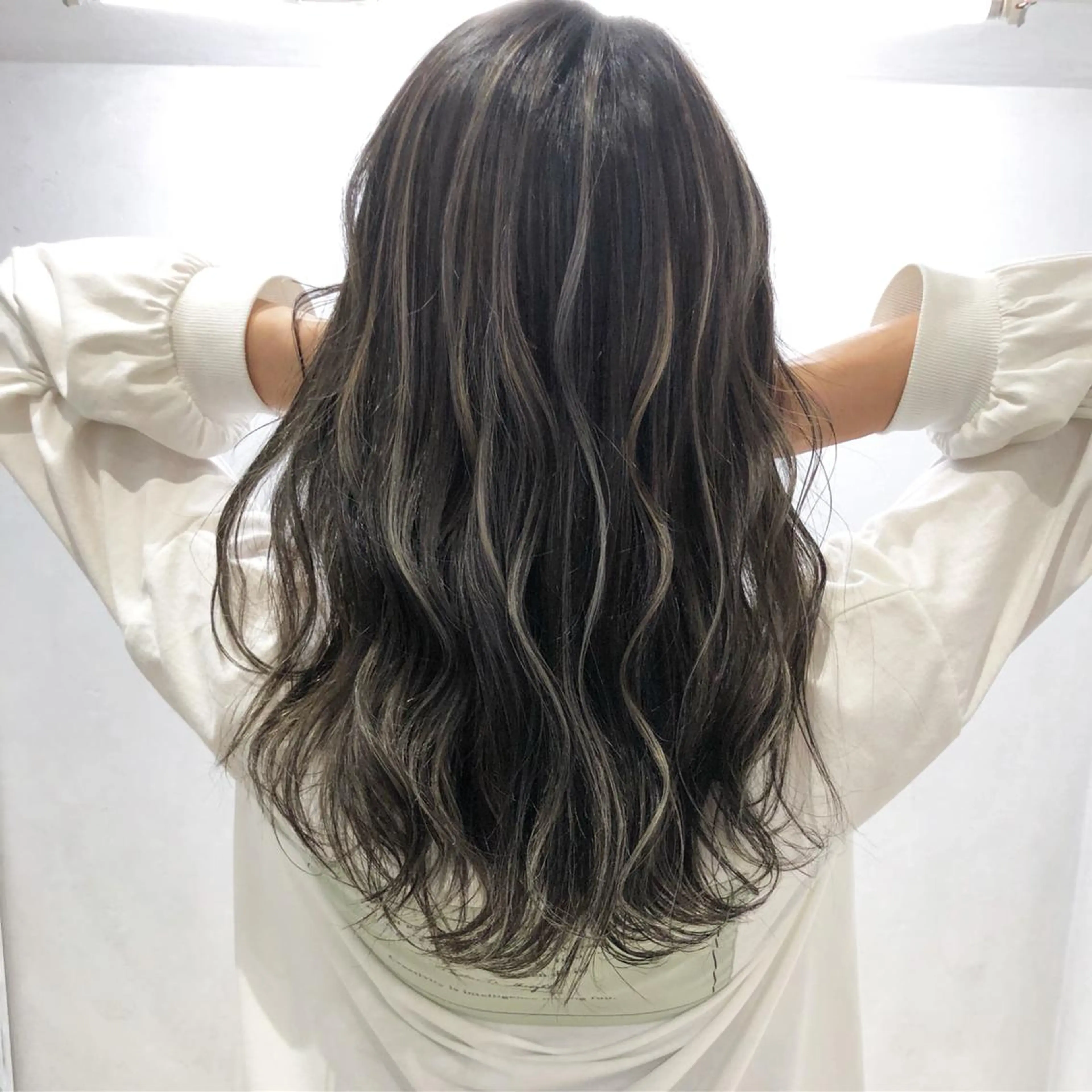 セミロング カラー SALOWIN  原宿ash所属・タナカ タクヤのヘアスタイル