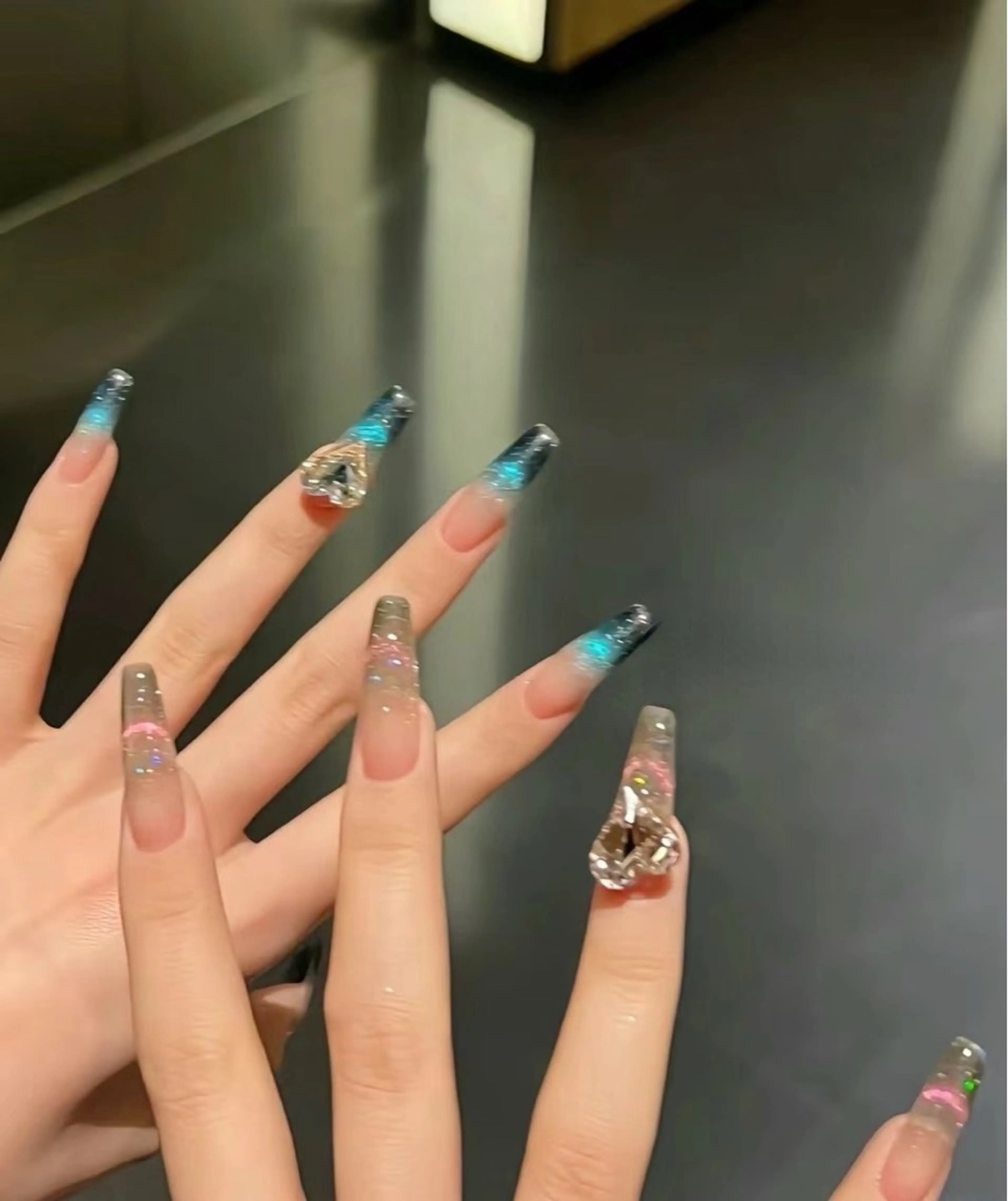 超🉐チップ長さ出し🉐大パーツ8個まで無料SNS人気マグネットフレンチネイル💅（ソフトジェルオフ無料ケア込み）の写真