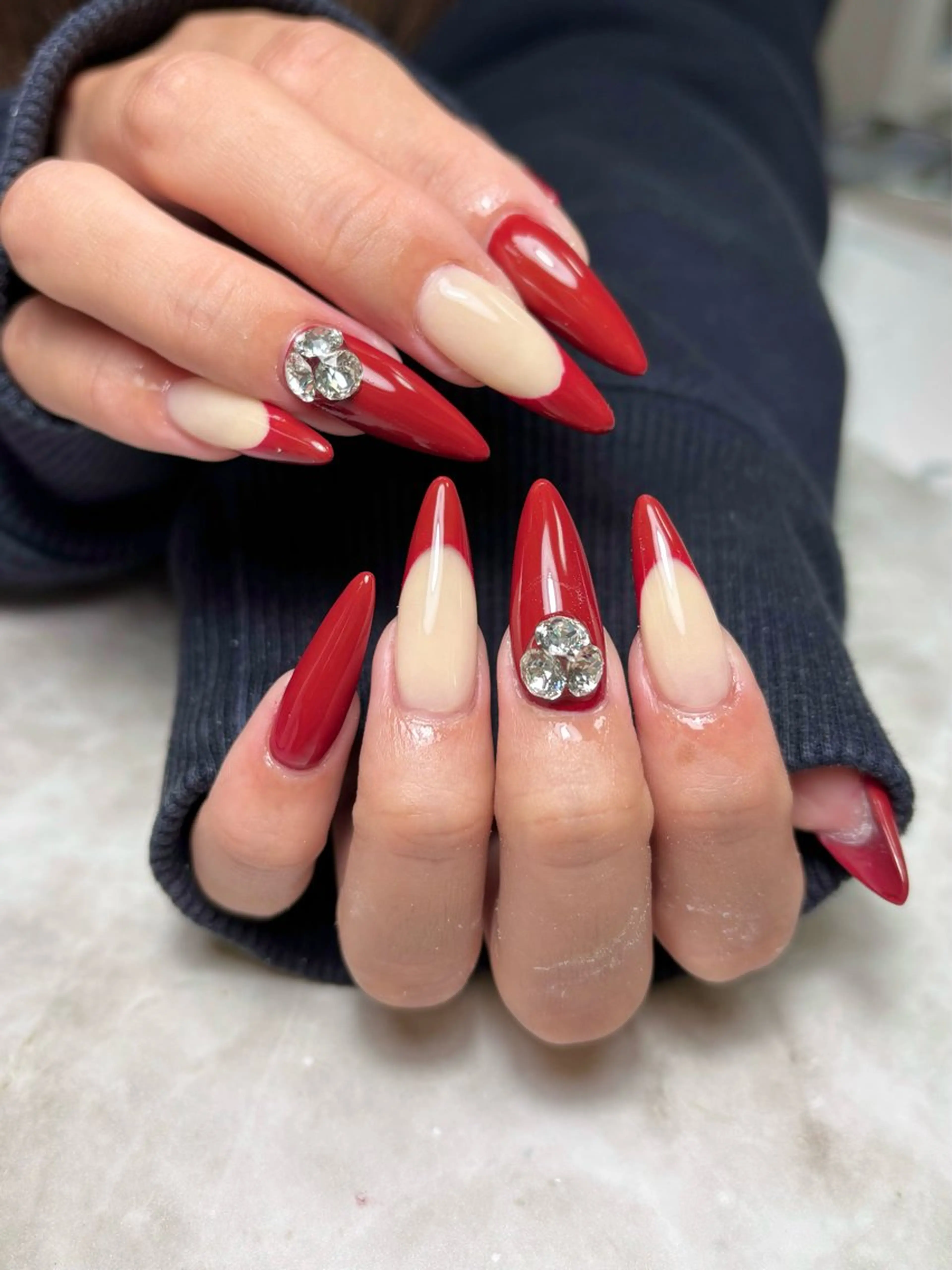 ネイル フレンチネイル ロングネイル スカルプネイル ストーンネイル Nailsalon E's cafeのネイルデザイン