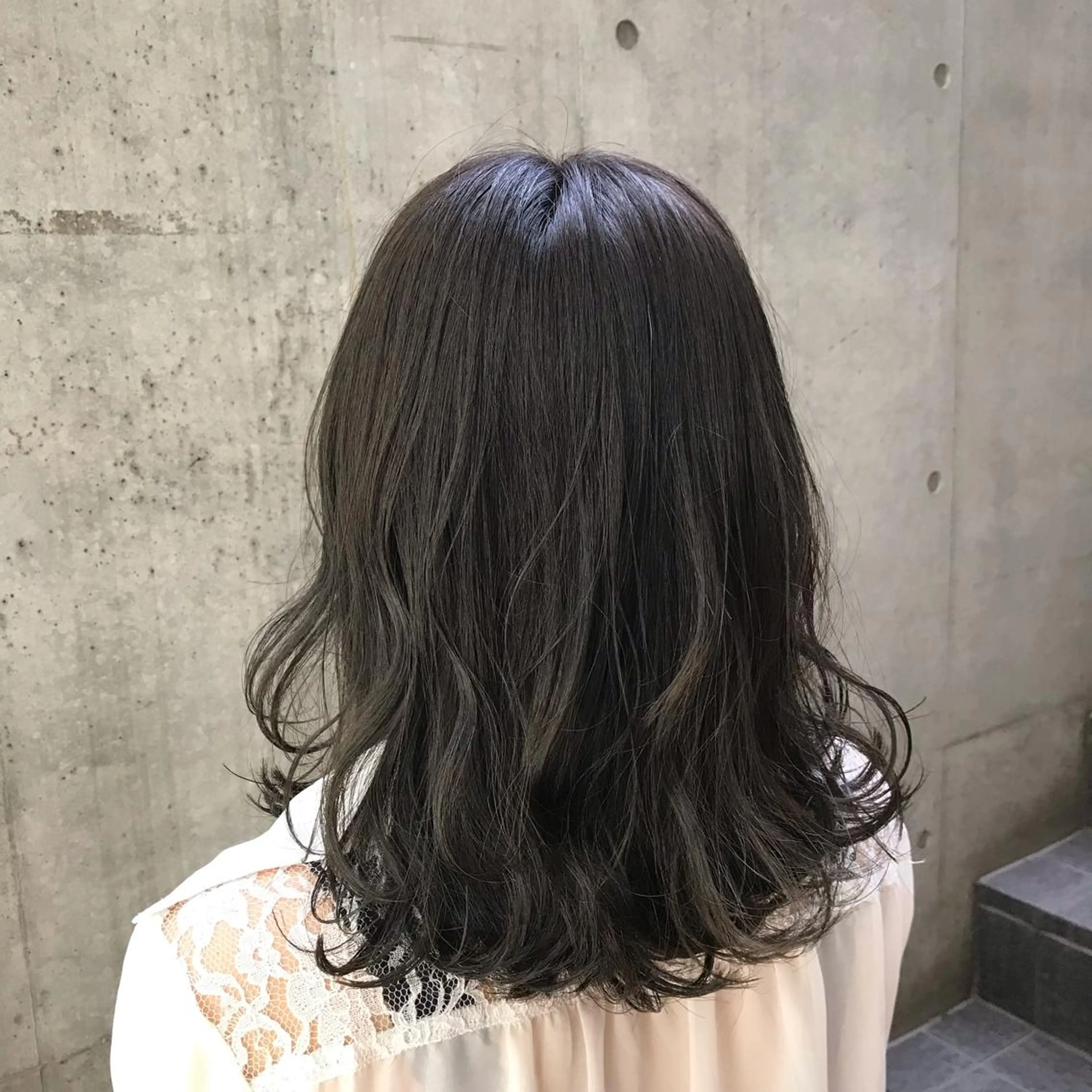 ミディアム カラー oshare tom (スタイリスト)所属・人気🌻《髪質改善》 平井 綾乃のヘアスタイル