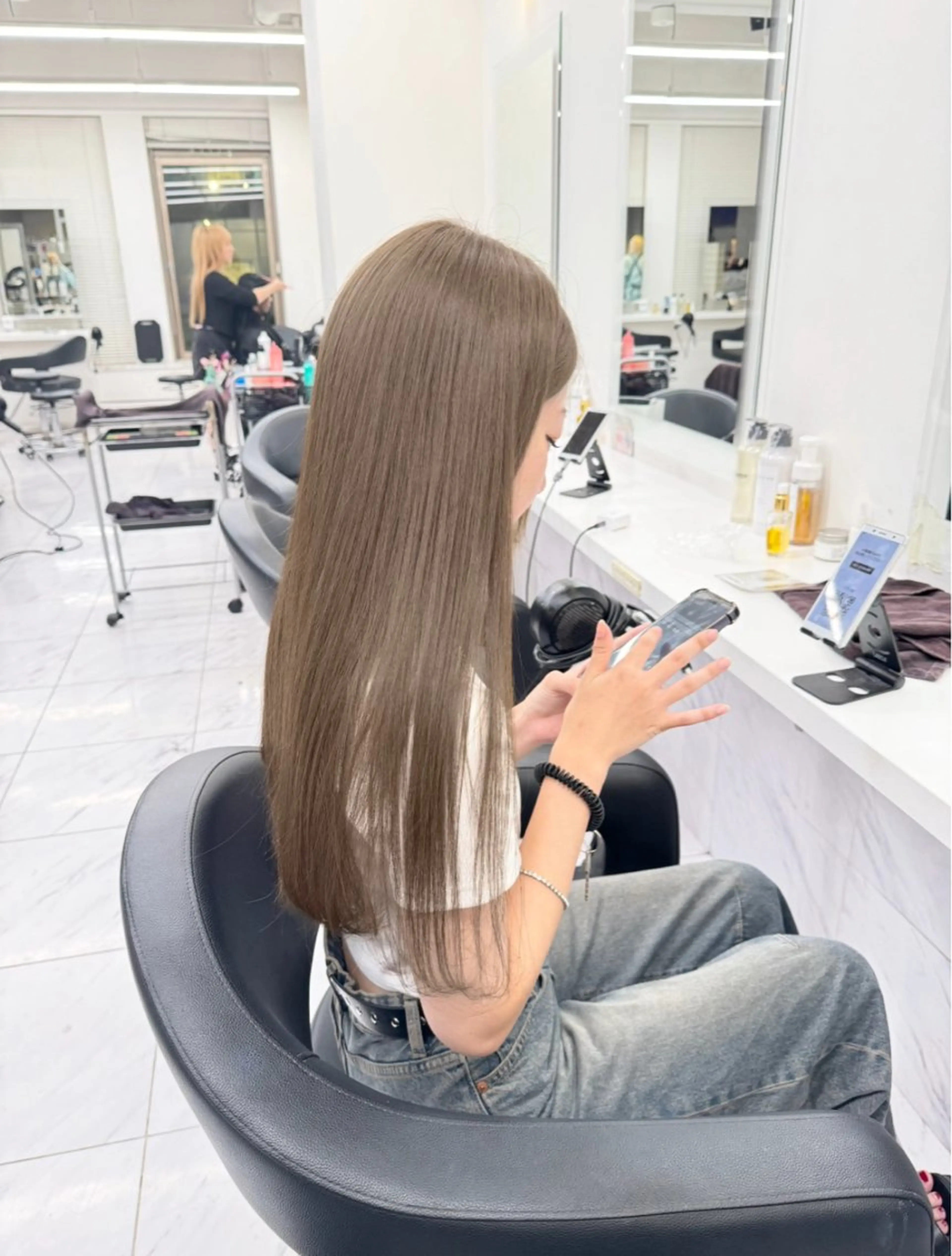 セミロング カラー ヘアアレンジ ベージュカラー 黒髪 ブリーチ ブルーカラー ブルーブラック ヘアカラー トリートメント ヘッドスパ ヘアセット 艶カラー の達人のヘアスタイル