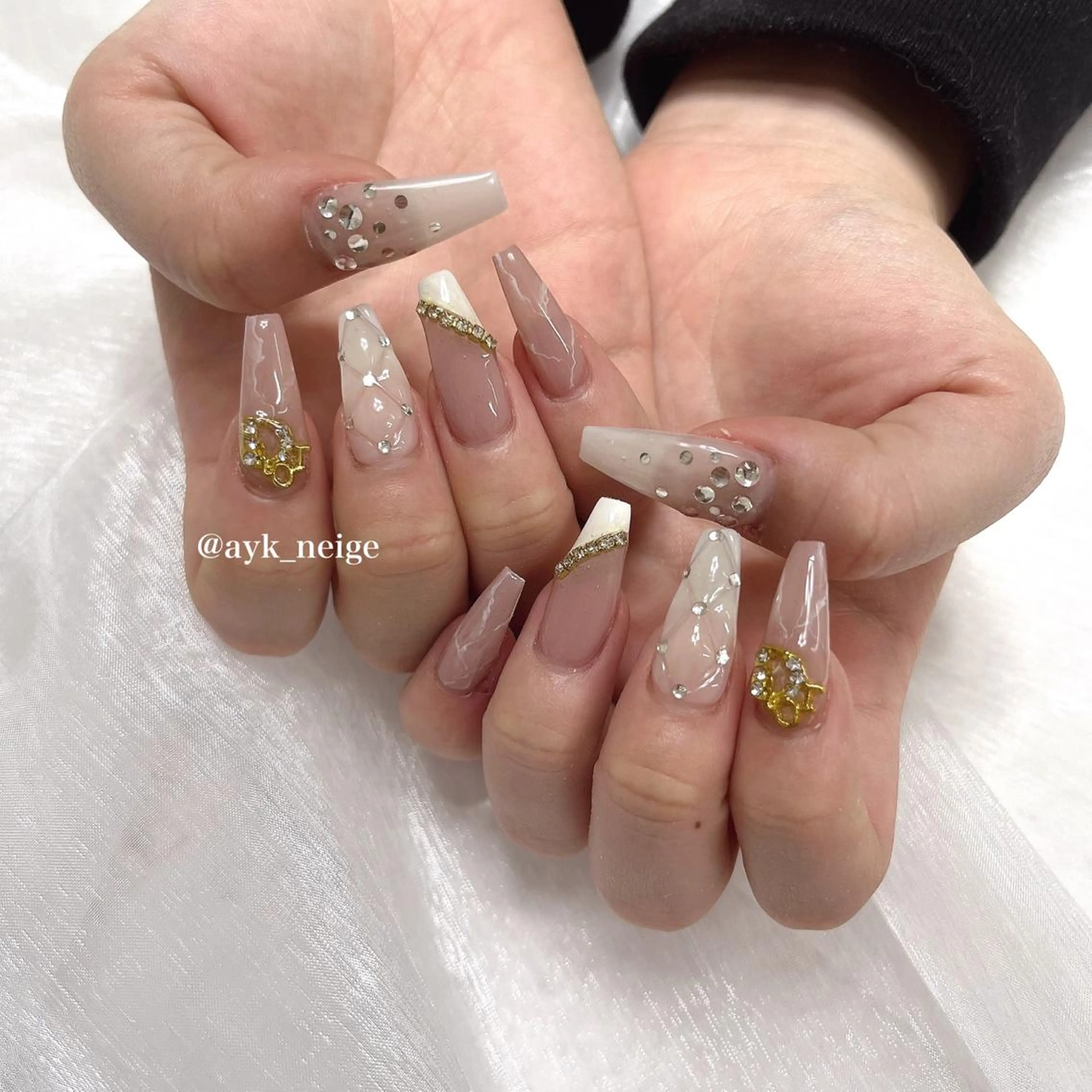 ネイル フットネイル フレンチネイル キラキラネイル 韓国ネイル リボン n'eige nail所属・大谷 綾香のネイルデザイン