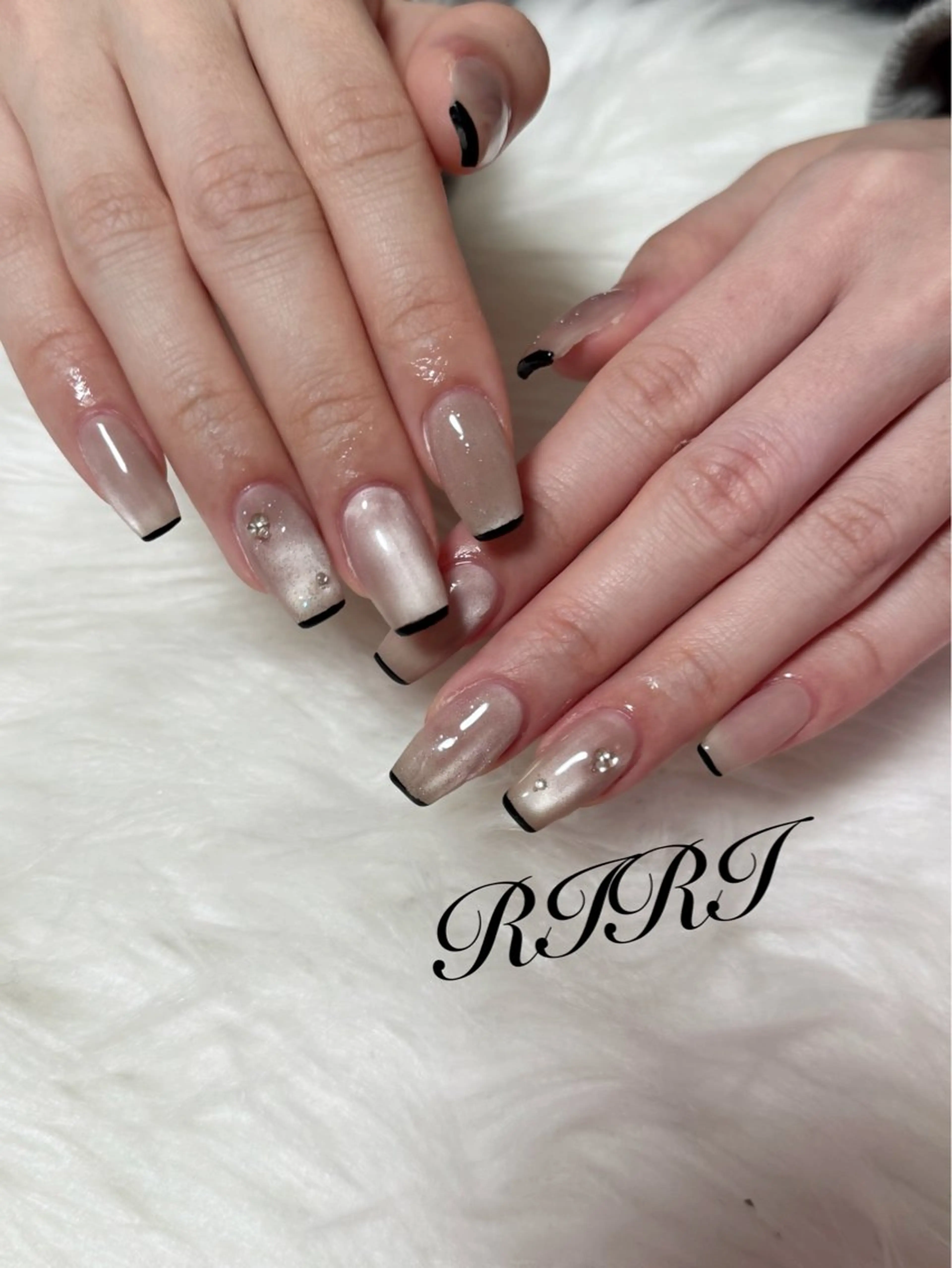 ネイル ジェルネイル キラキラネイル マグネットネイル ショートネイル 冬ネイル ハンドネイル riri オーナーのネイルデザイン