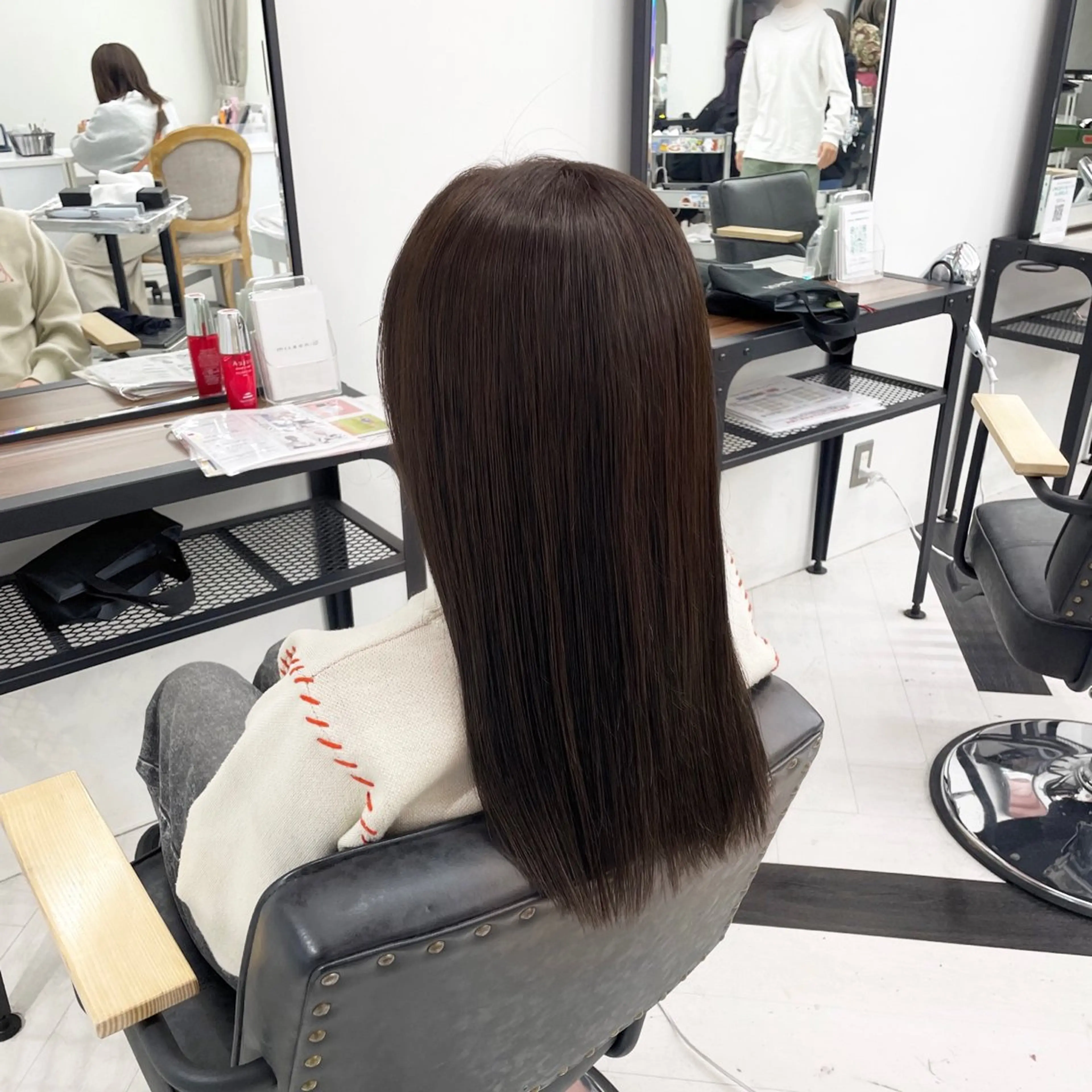 セミロング カラー パーマ ヘアアレンジ メンズ ブラウンカラー ダークブラウン トリートメント mona/ ストレートスタイル✨のヘアスタイル