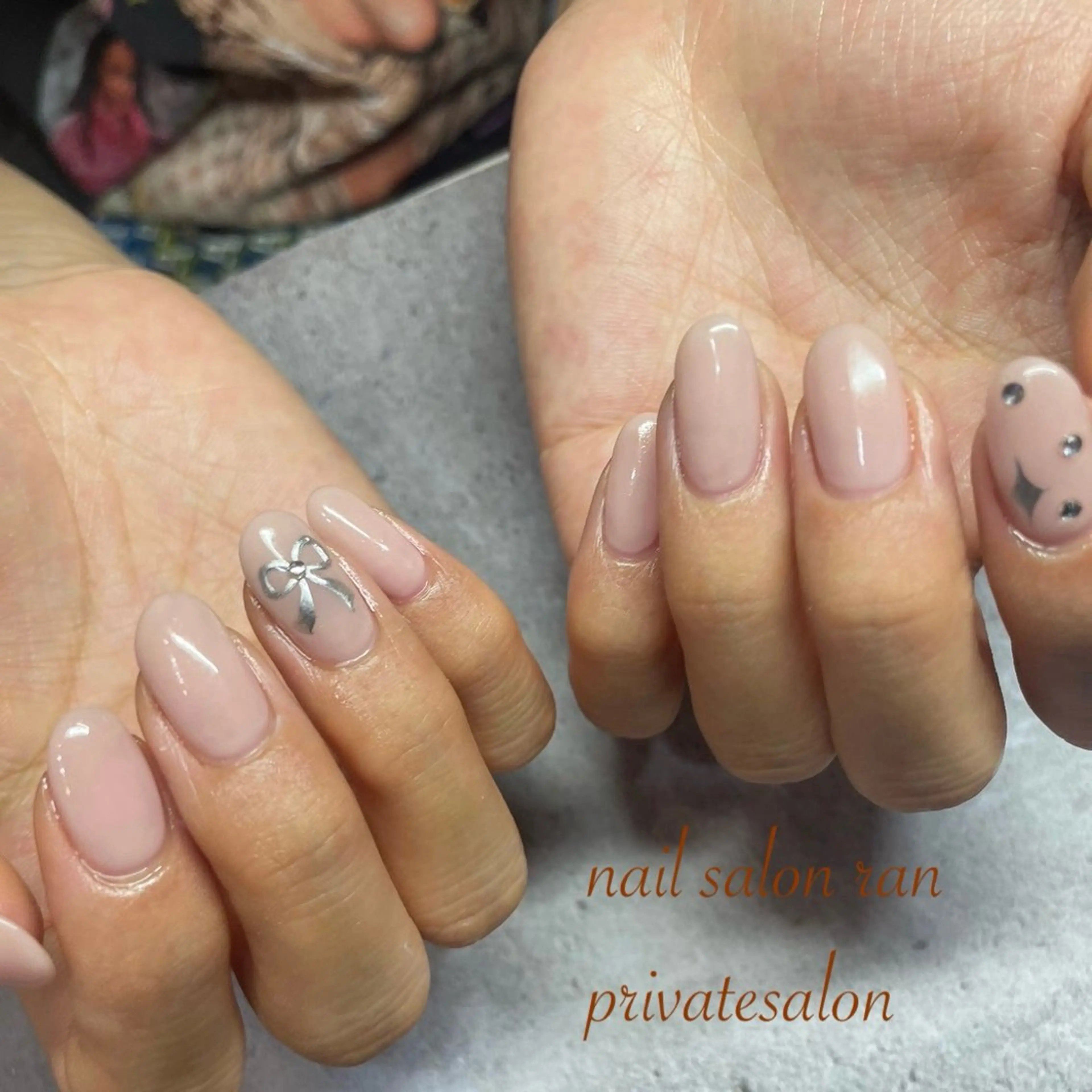 ネイル キラキラネイル リボン ストーンネイル ハンドネイル ハンドケア nailsalon ranのネイルデザイン