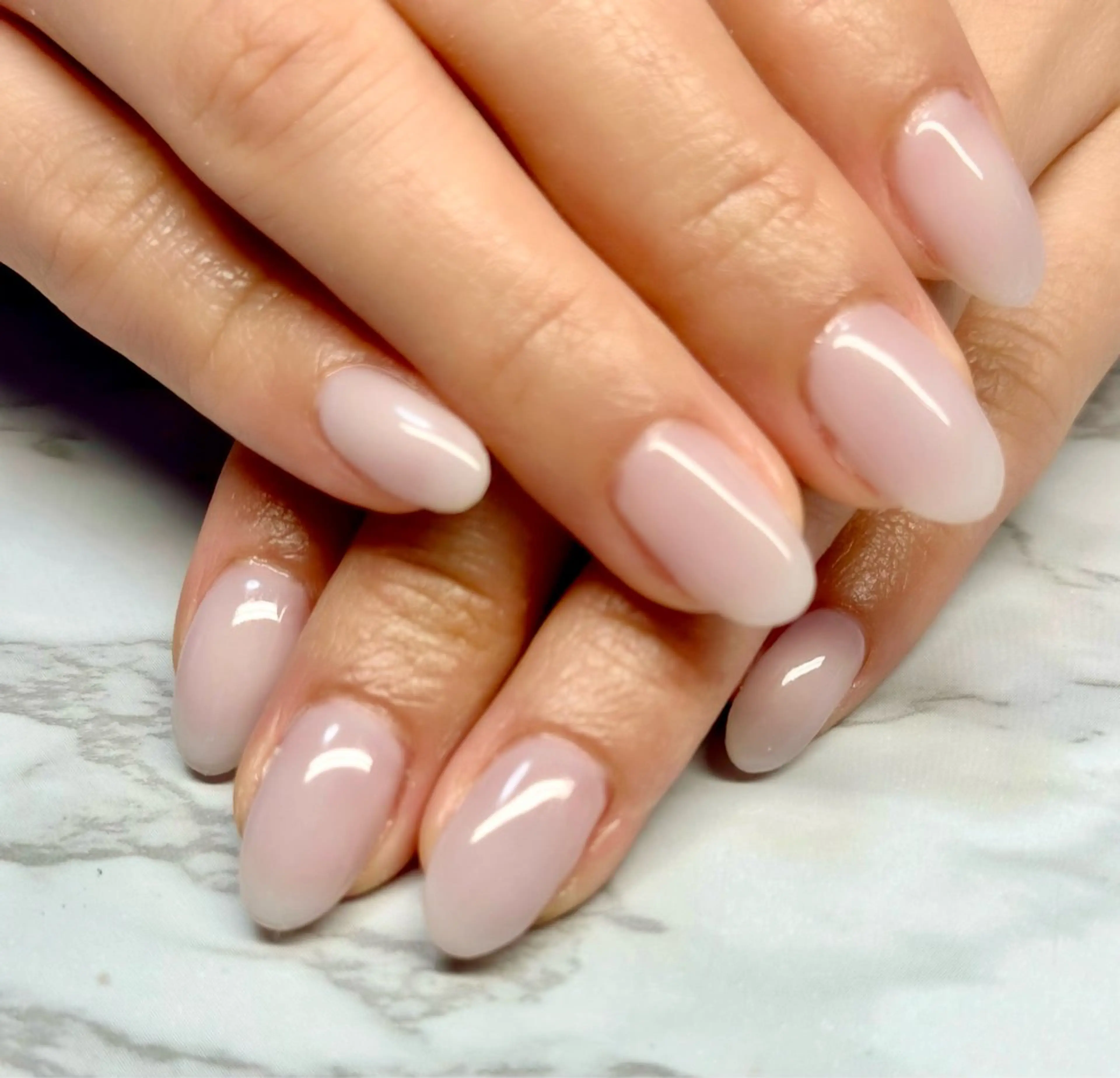 ネイル ニュアンスネイル ワンカラーネイル リボン 春ネイル M.N_ nailのネイルデザイン