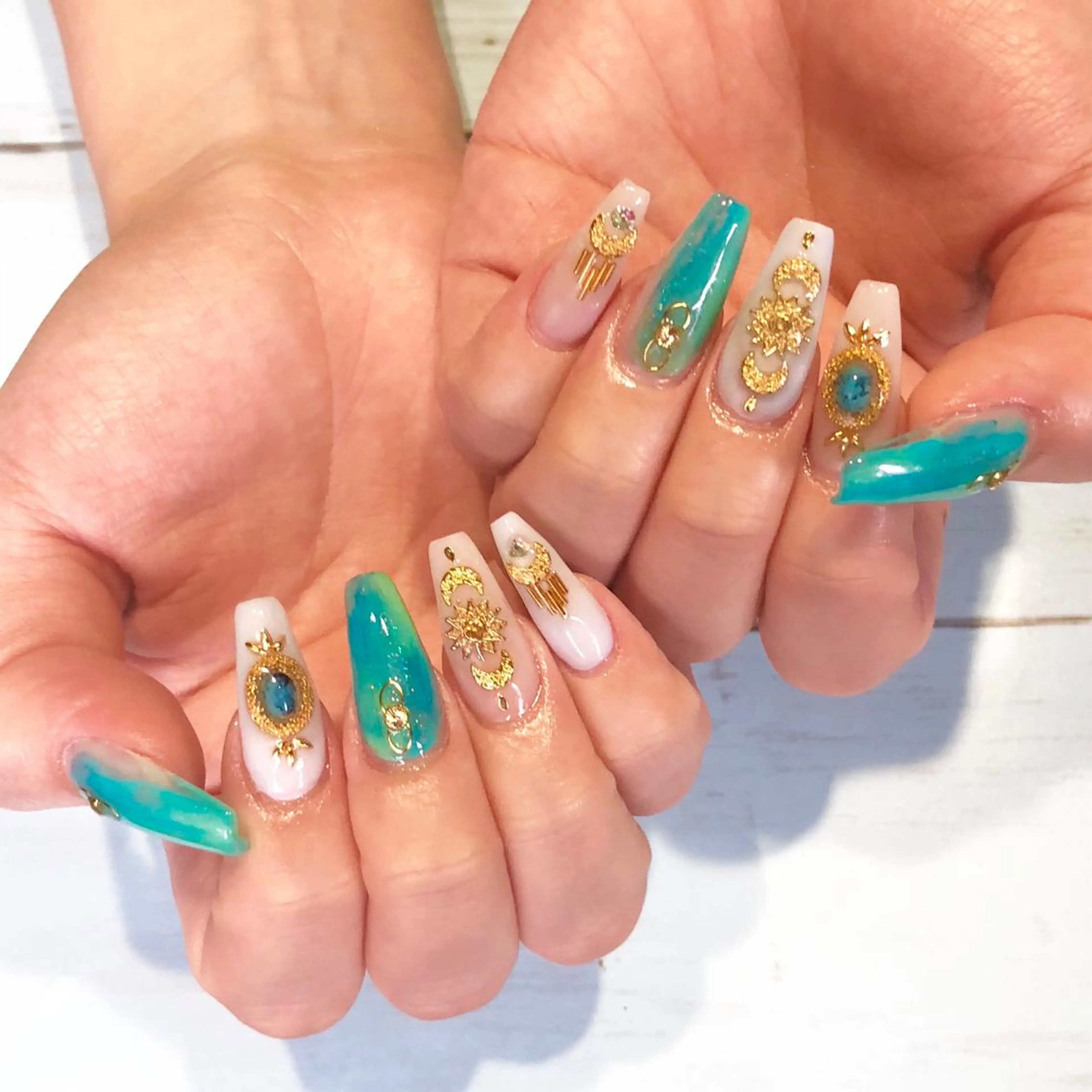 ネイル crestnail所属・小林 束紗のネイルデザイン