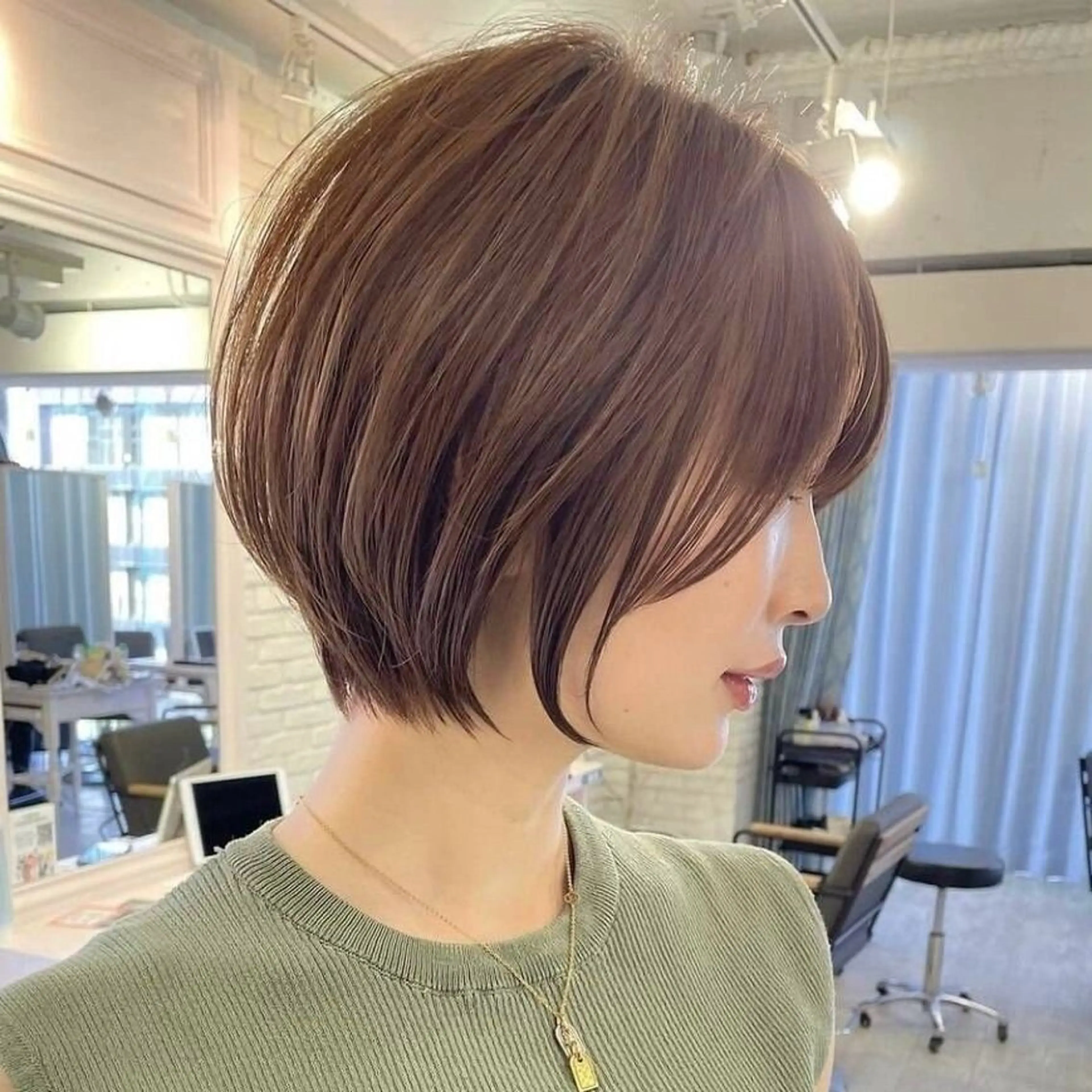 ショート Ayaka🖤 ブリーチなしカラーのヘアスタイル