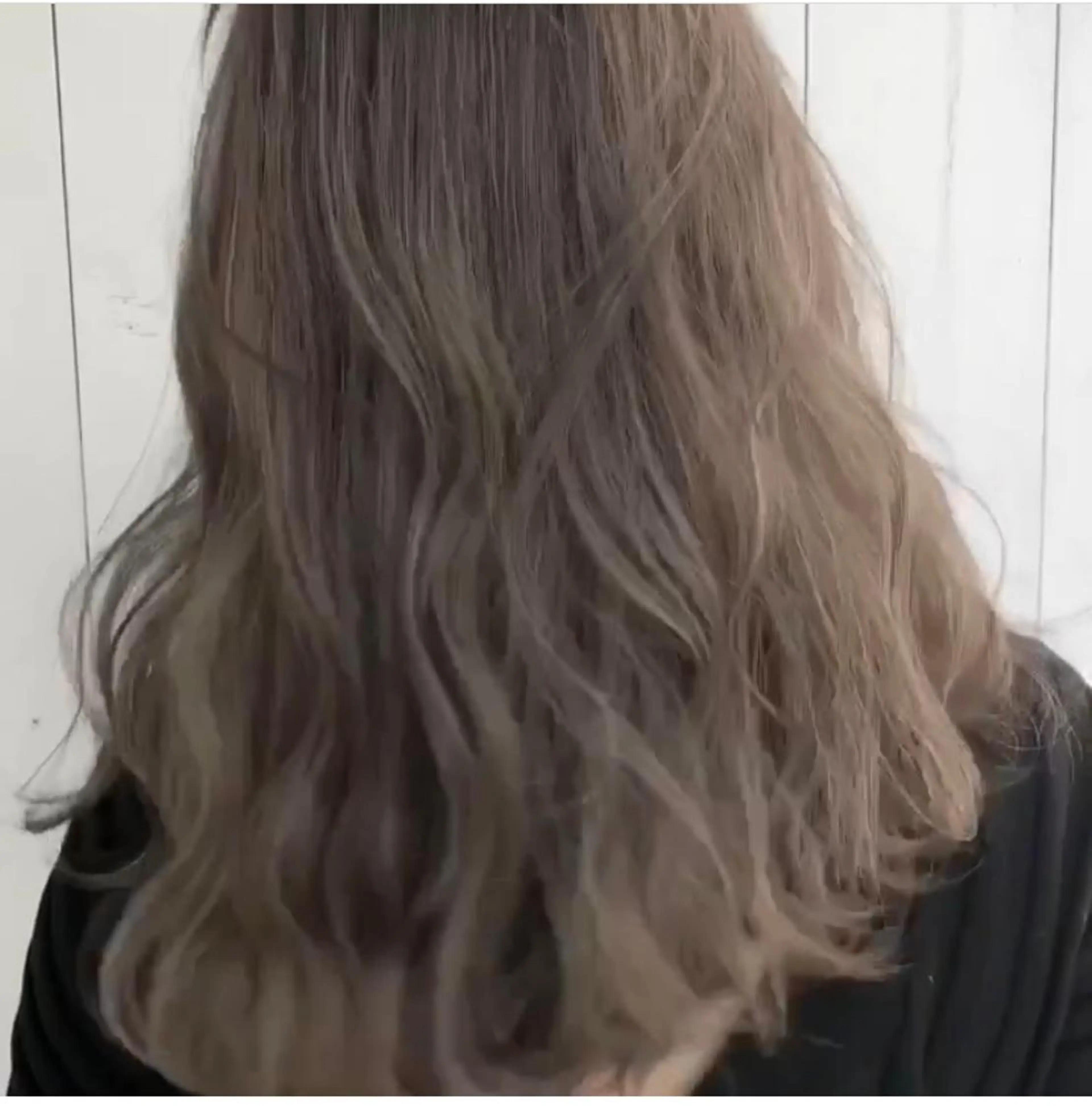 ミディアム ハイライト 峯 志帆のヘアスタイル