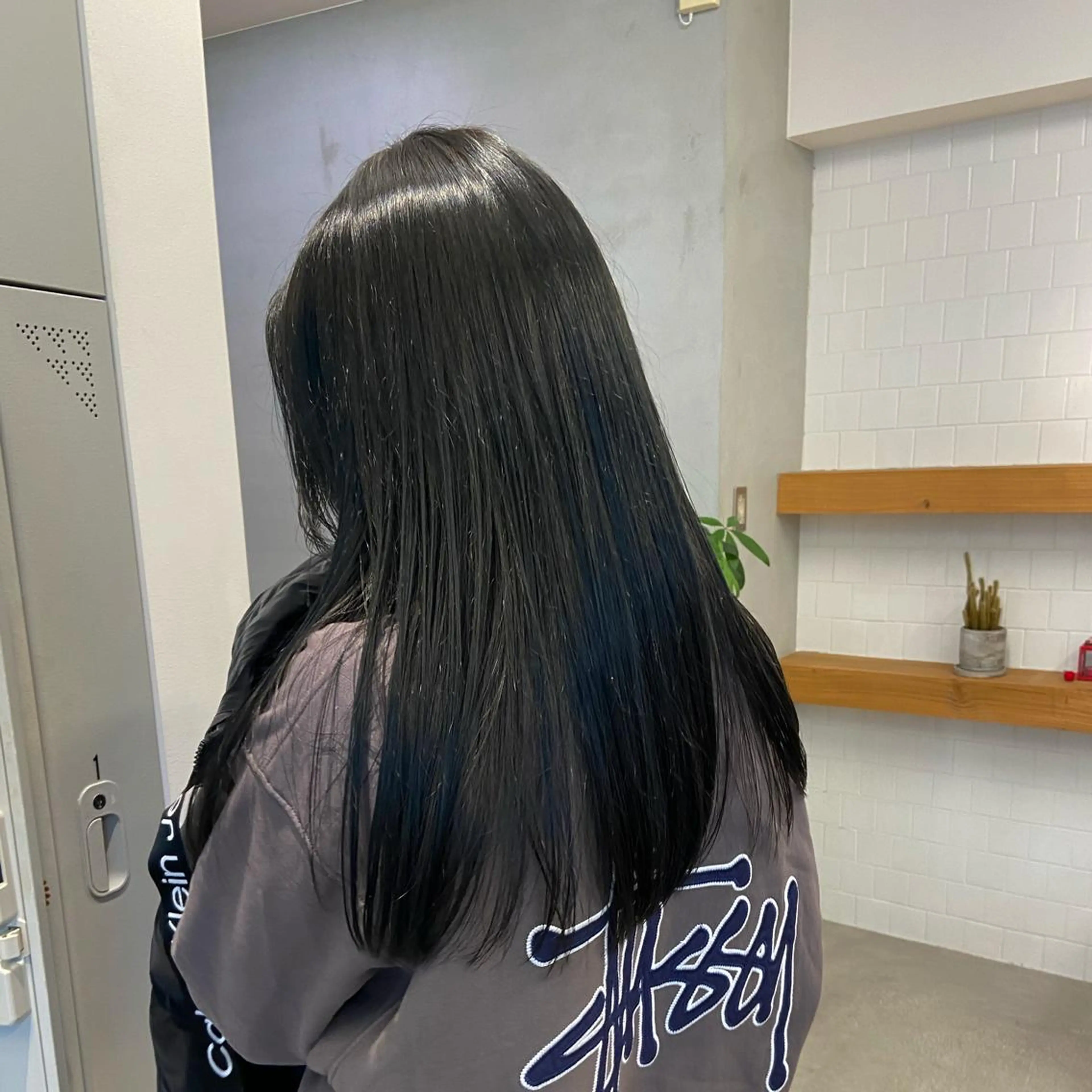 ロング カラー ヘアアレンジ 黒髪 ブルーカラー ブルーブラック ロング Rinon所属・沖 真琴のヘアスタイル