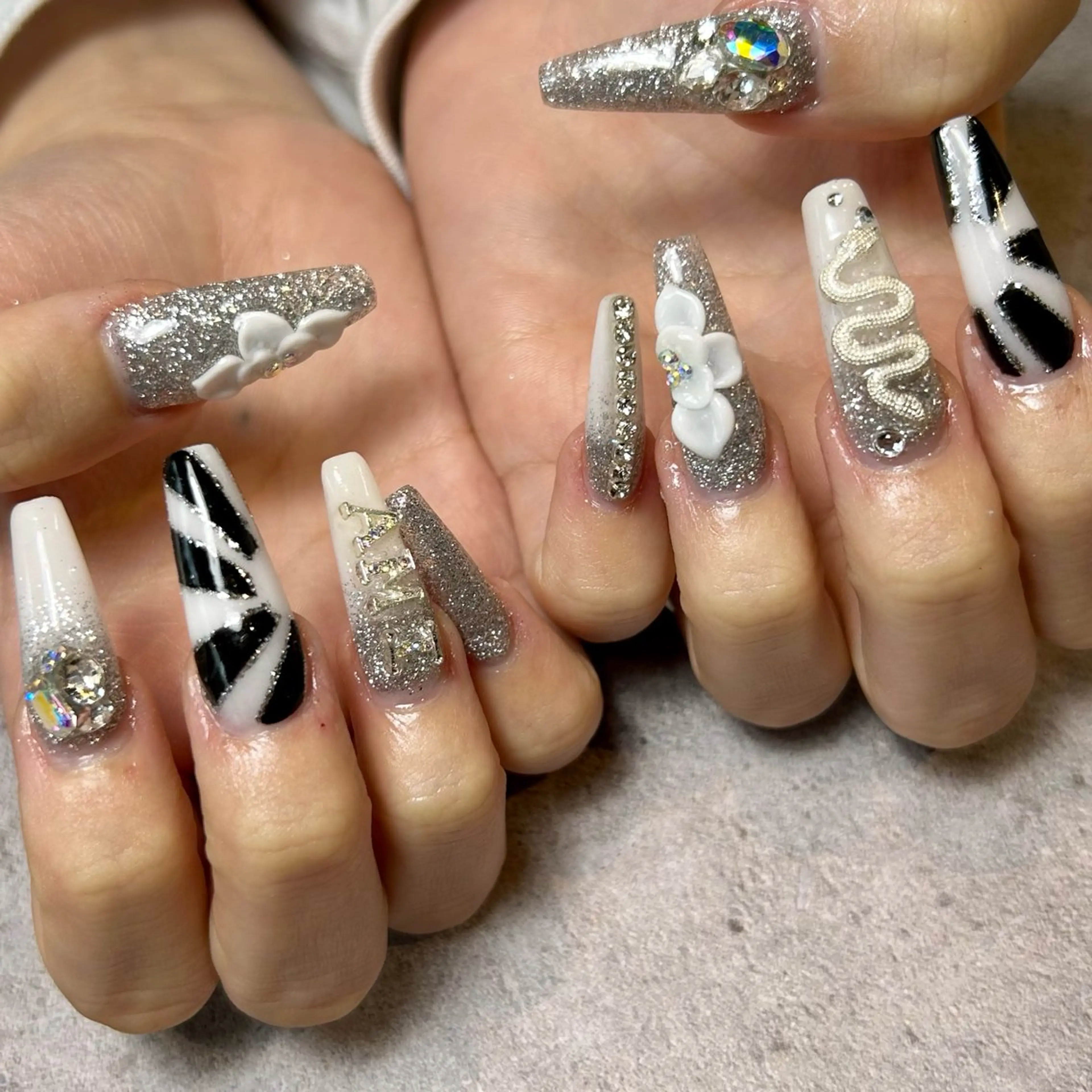 ネイル 成人式 持ち込み シルバー Reflection marikoのネイルデザイン