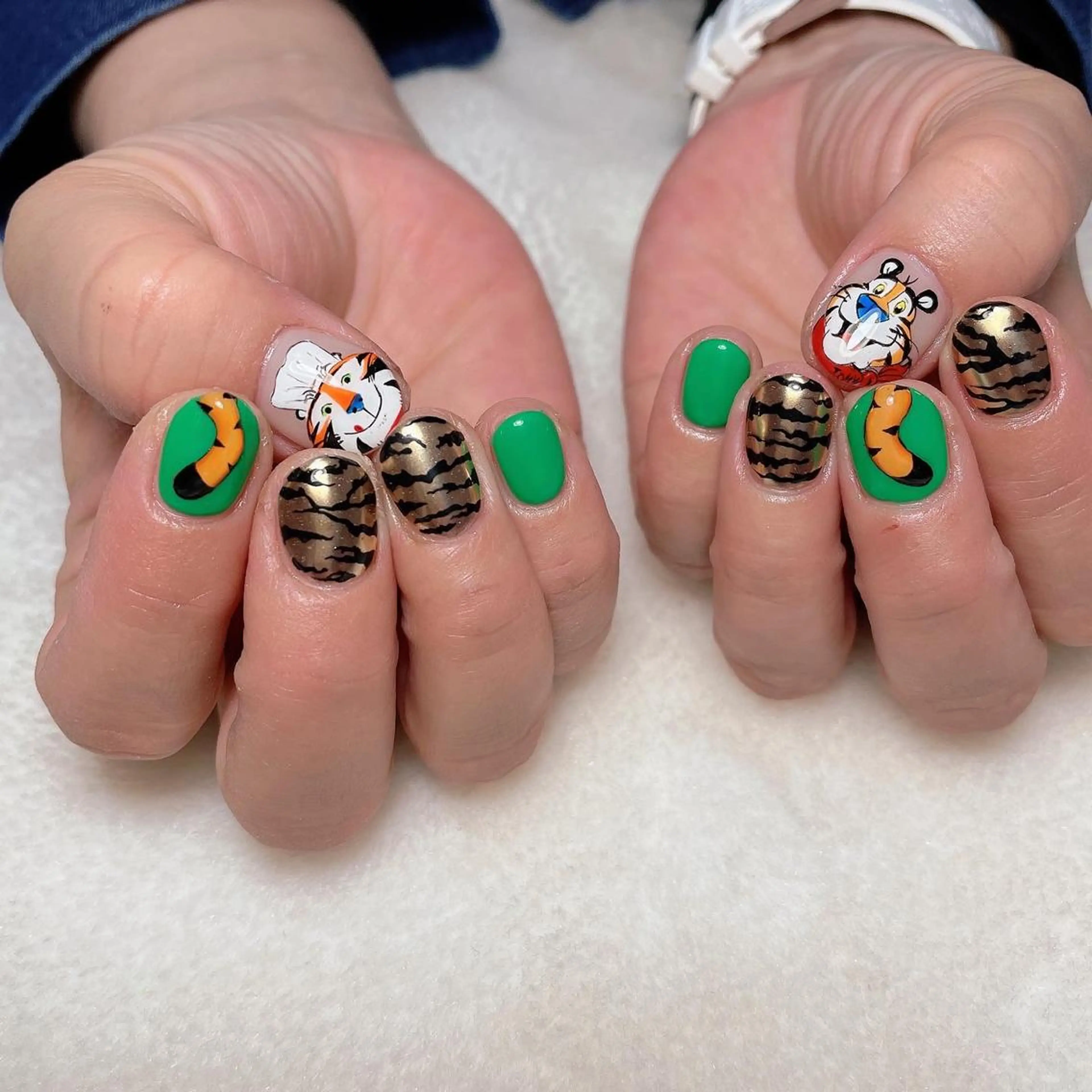 ネイル アニマル柄 アートネイル ミラーネイル ハンドネイル kipinail 川﨑えりかのネイルデザイン