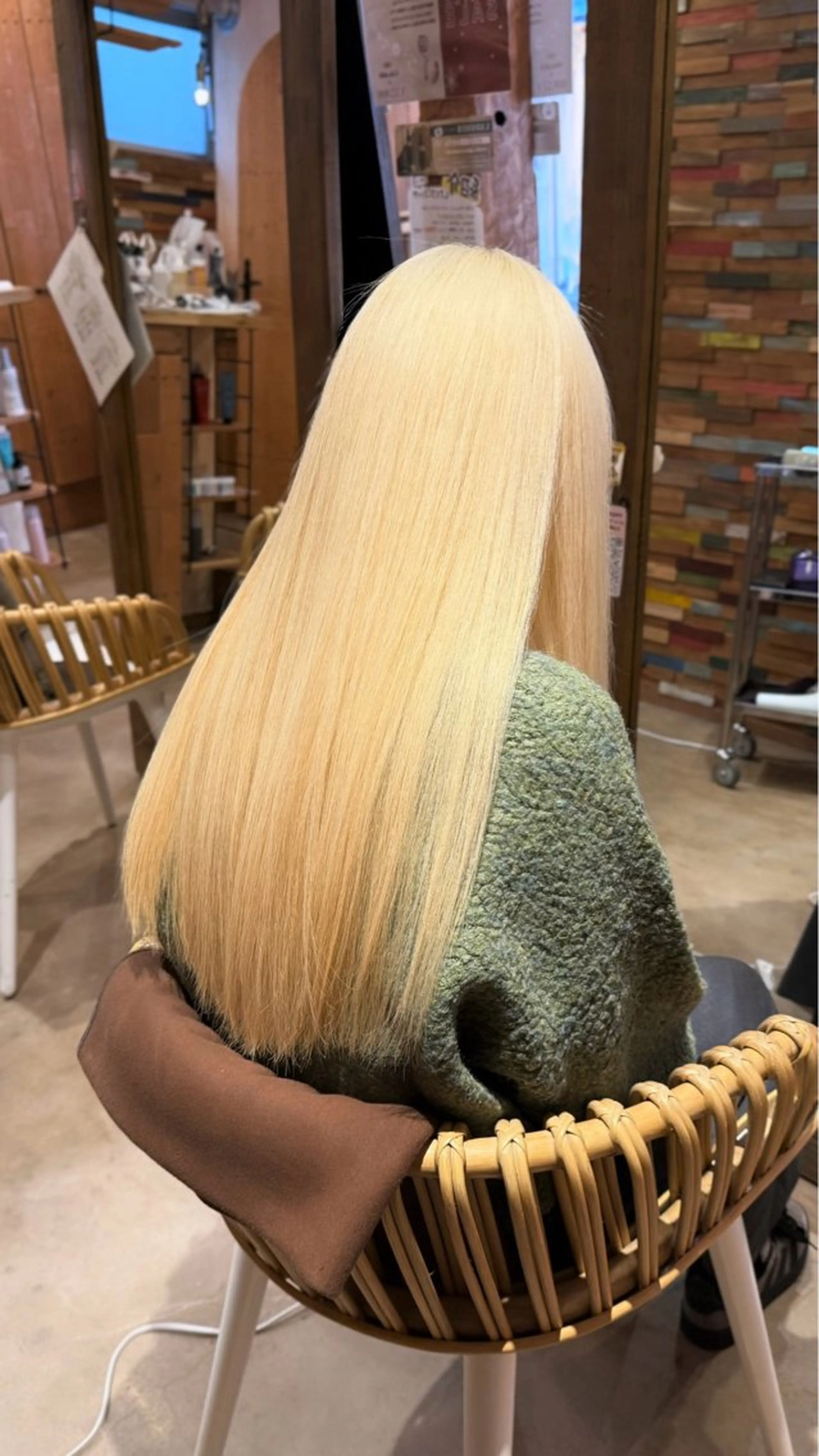 カット＋ブリーチリタッチ¥10000の写真