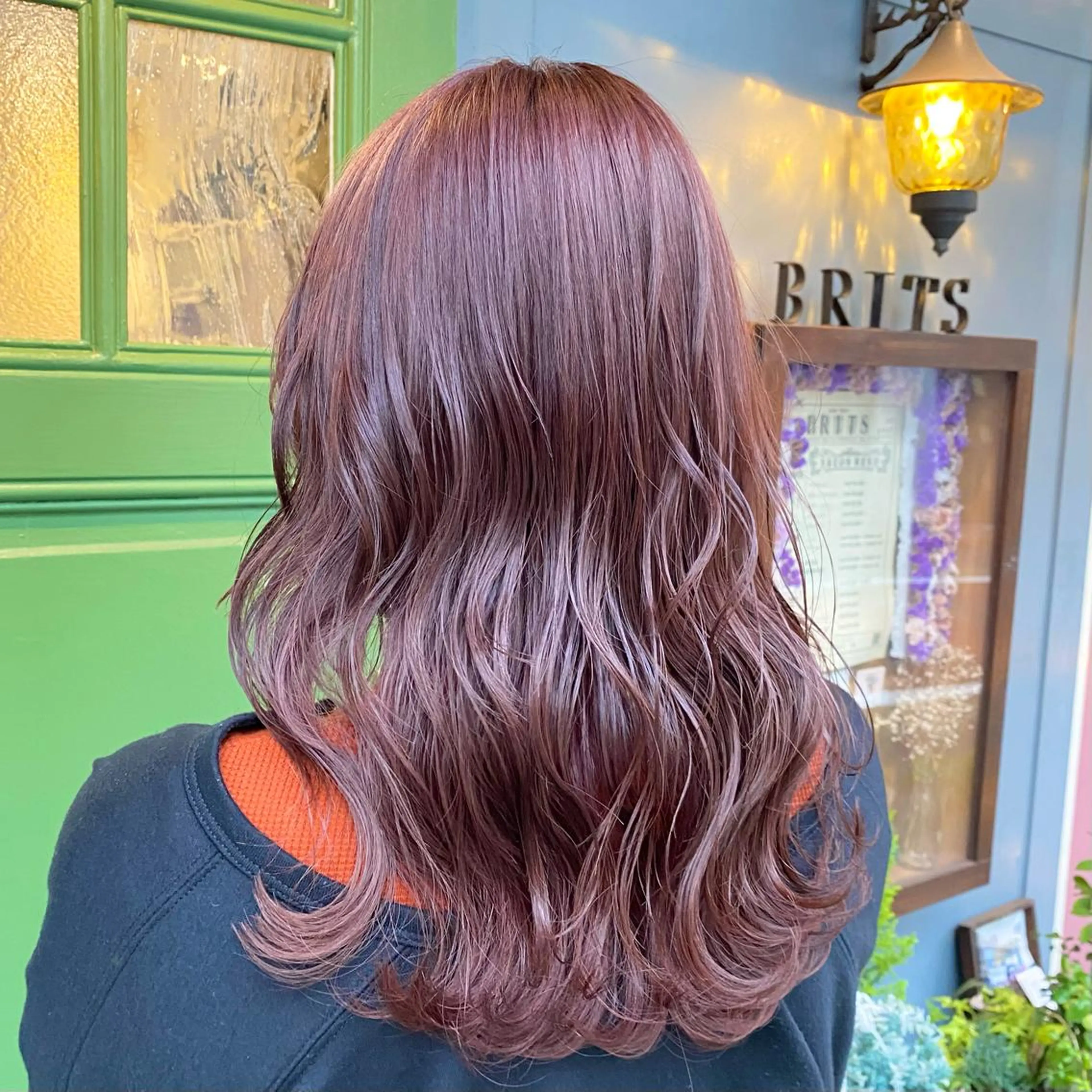 ミディアム カラー 黒髪 ブリーチ ブラウンカラー ダブルカラー ブリーチなしカラー カット ヘアカラー トリートメント ヘッドスパ BRITS 渡辺 菜々子のヘアスタイル