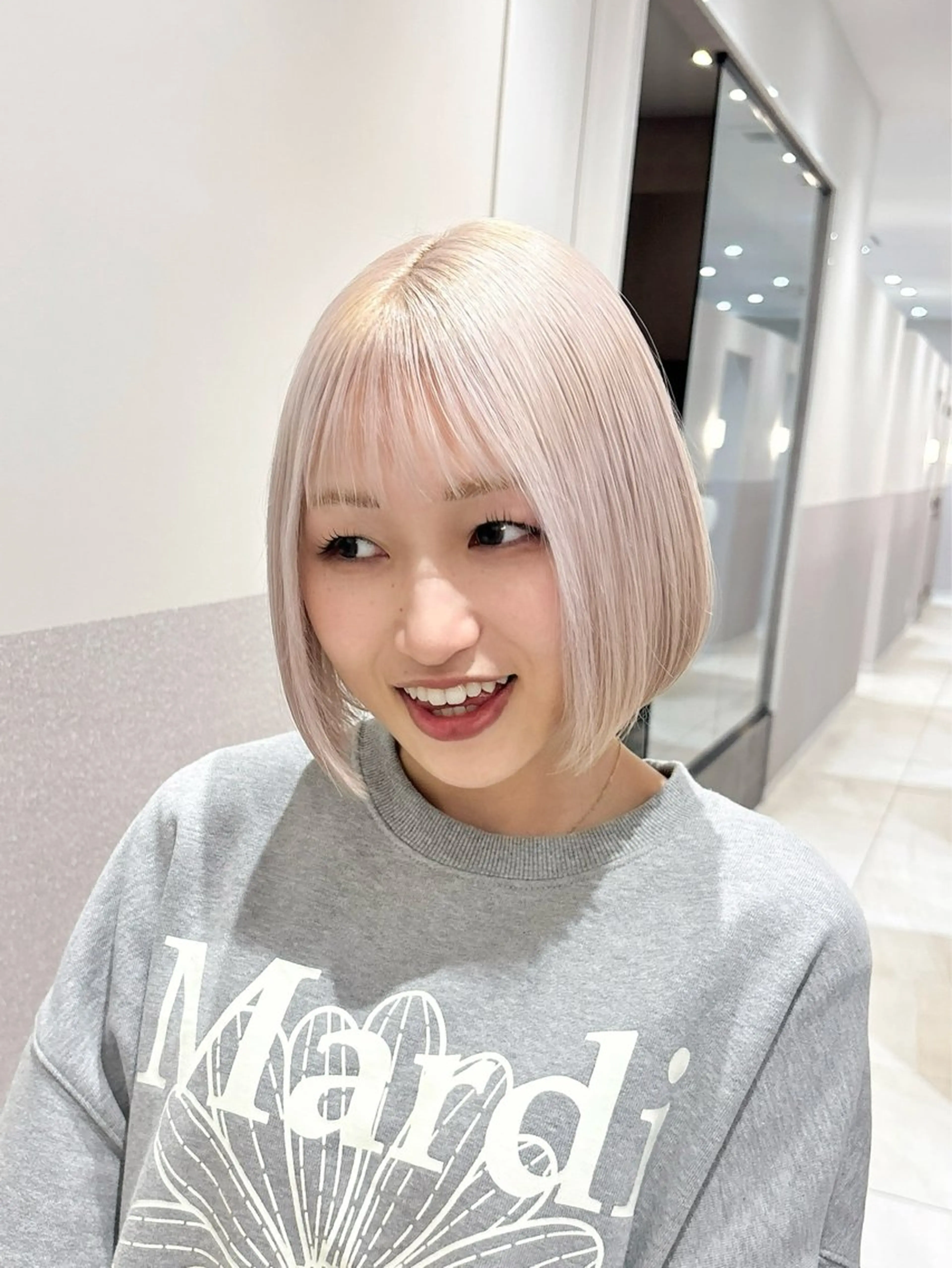 ショート カラー ヘアカラー トリートメント 🩵ブリーチカラー 🐈MIORI🩵のヘアスタイル