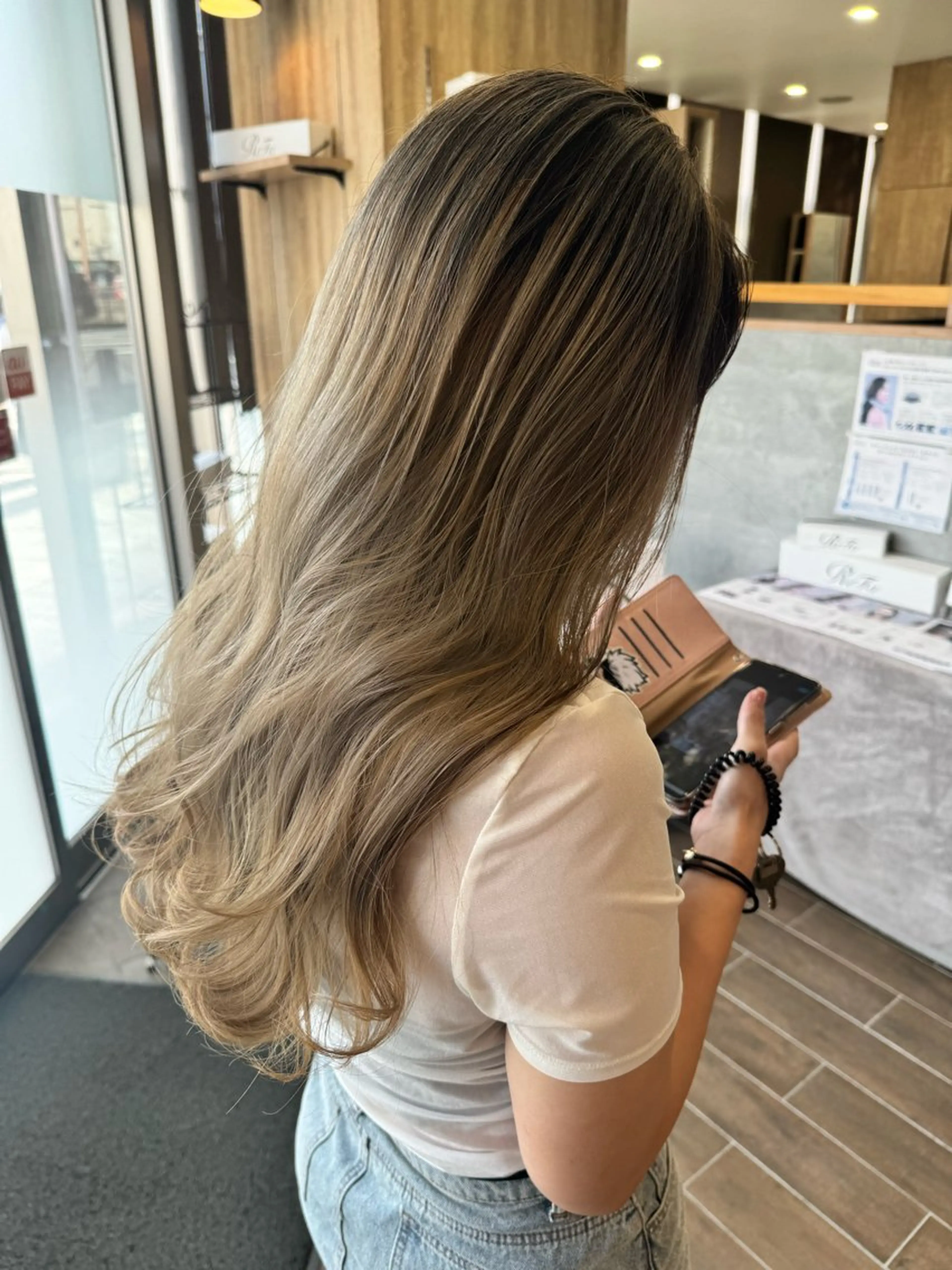 ロング ヘアカラー 山口 明日花のヘアスタイル