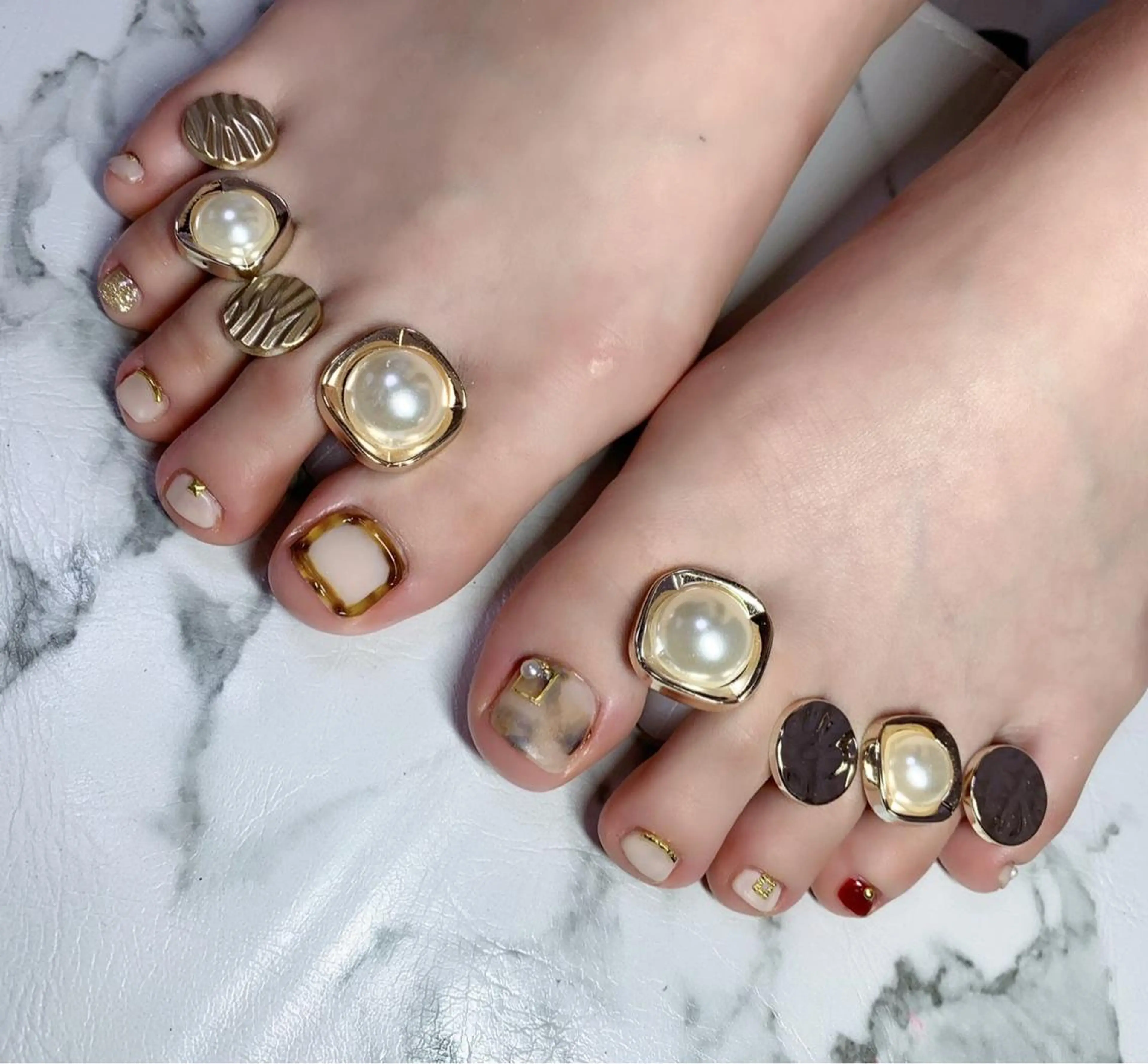 ネイル アニマル柄 アートネイル フットネイル 持ち込み ニュアンスネイル フットネイル x.1.0.nail ♡Cのネイルデザイン