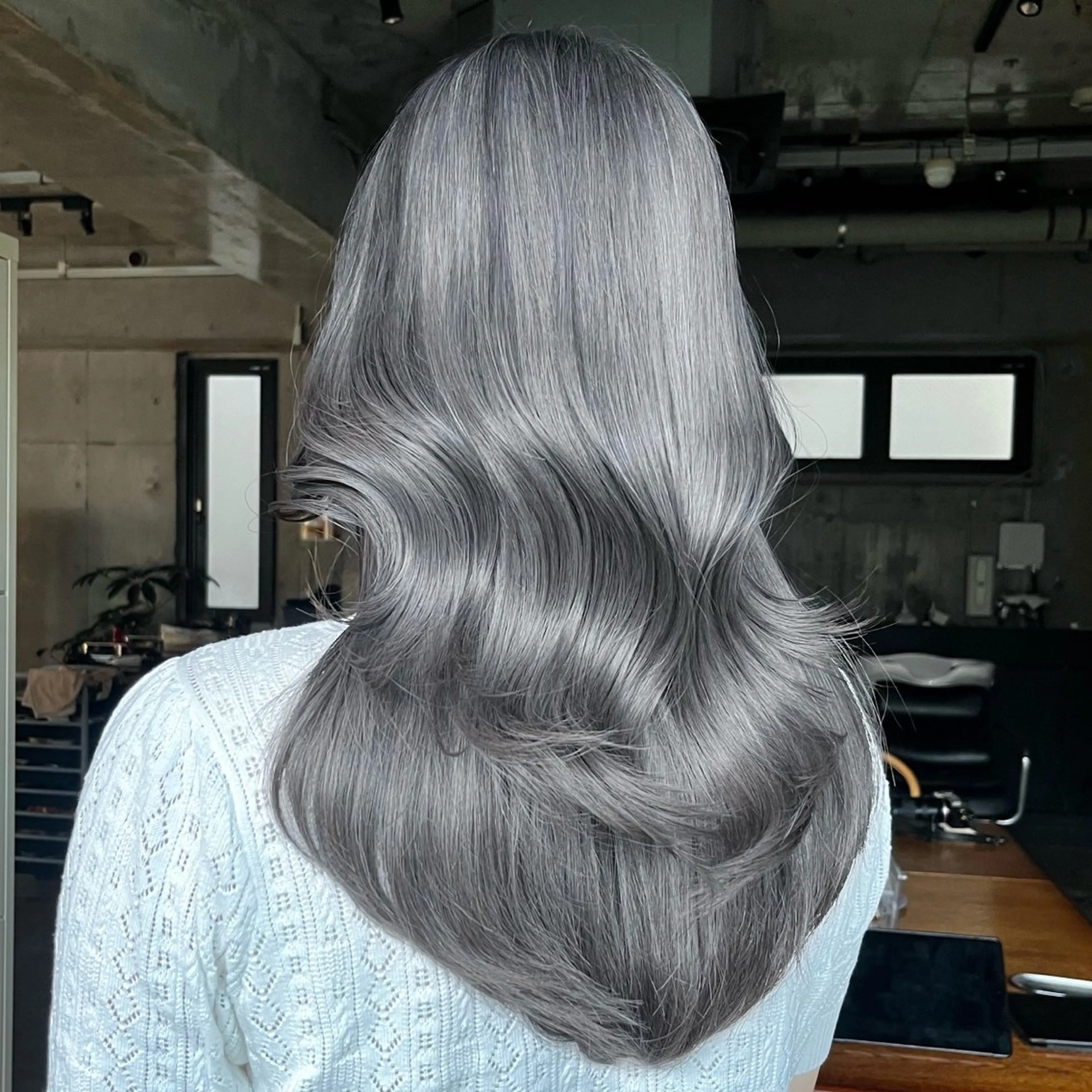 ロング カラー ヘアカラー ウルフとデザイン カラーの神のヘアスタイル