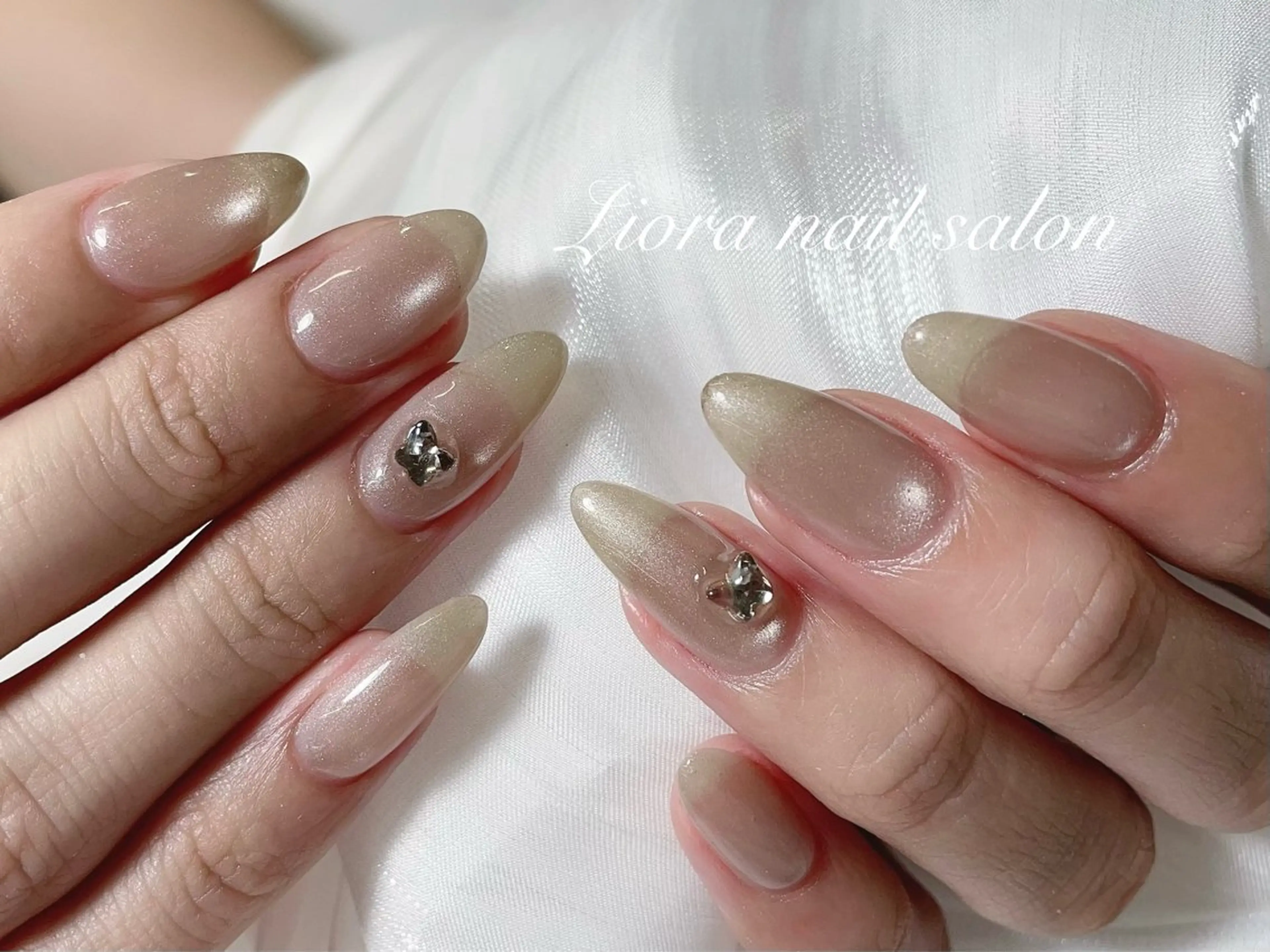 ネイル フレンチネイル ジェルネイル ガーリー グラデーション キラキラネイル ハンドネイル Liora nail スカルプ専門店のネイルデザイン