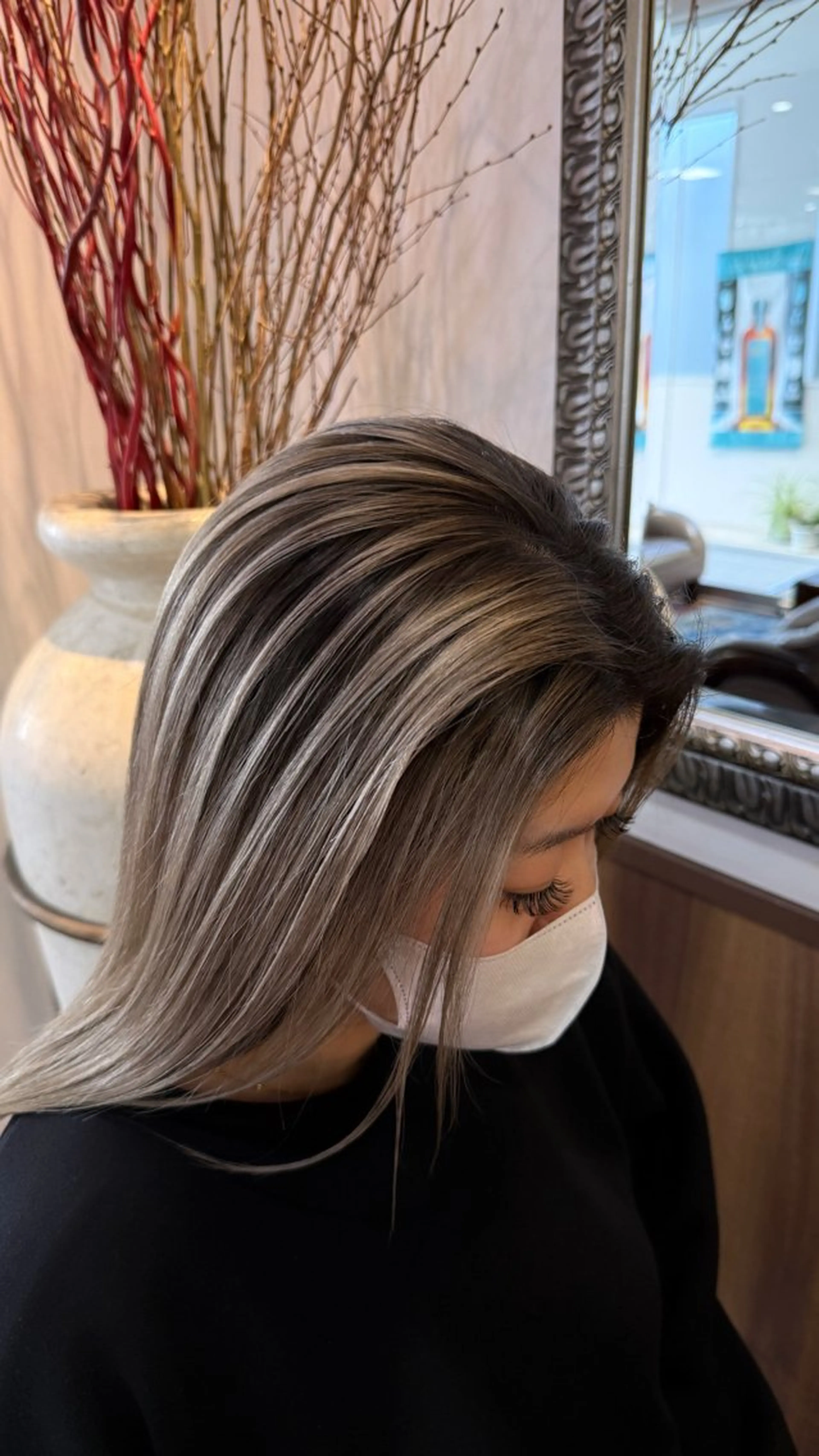 ミディアム カラー ブリーチ 後藤 凪咲のヘアスタイル