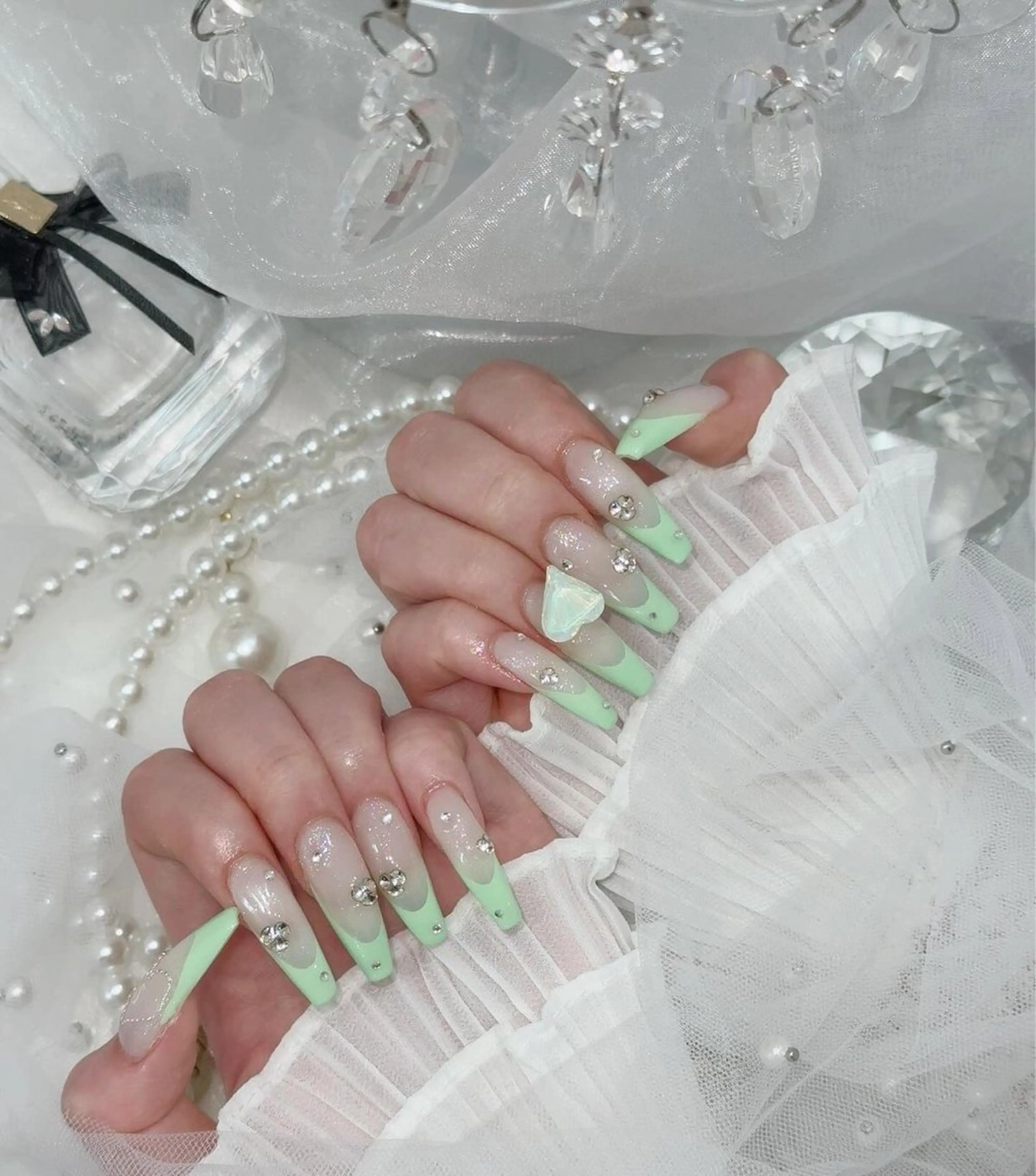 ネイル グラデーション ラメ(グリッター) マグネットネイル ミラーネイル ニュアンスネイル Lumi de nails所属・Lumi de nailsのネイルデザイン