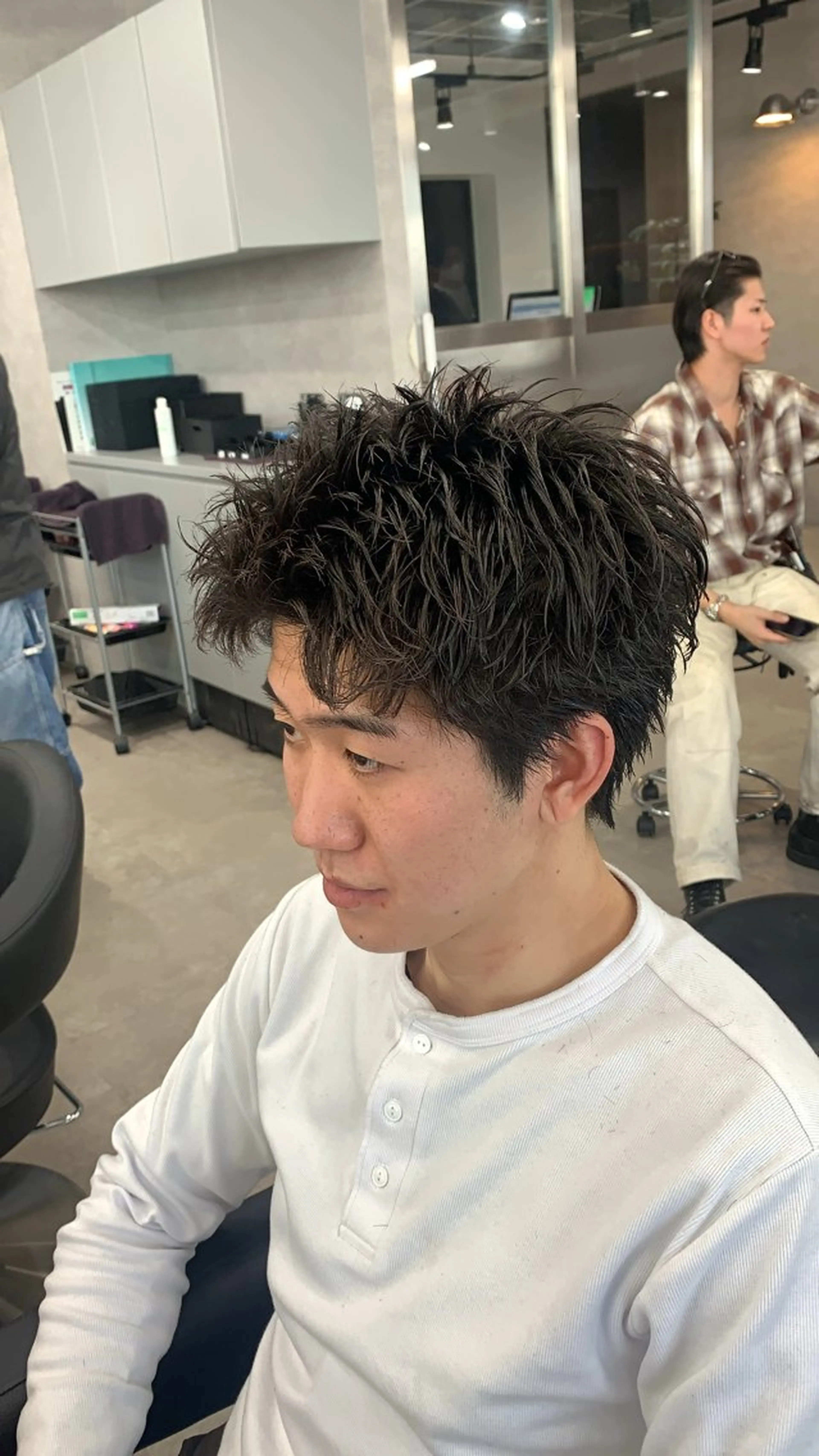 ショート パーマ メンズ メンズブリーチ フェザーパーマ メンズハイトーン メンズパーマ スペインカール ⚡️メンズ特化⚡️ RYUKIのヘアスタイル