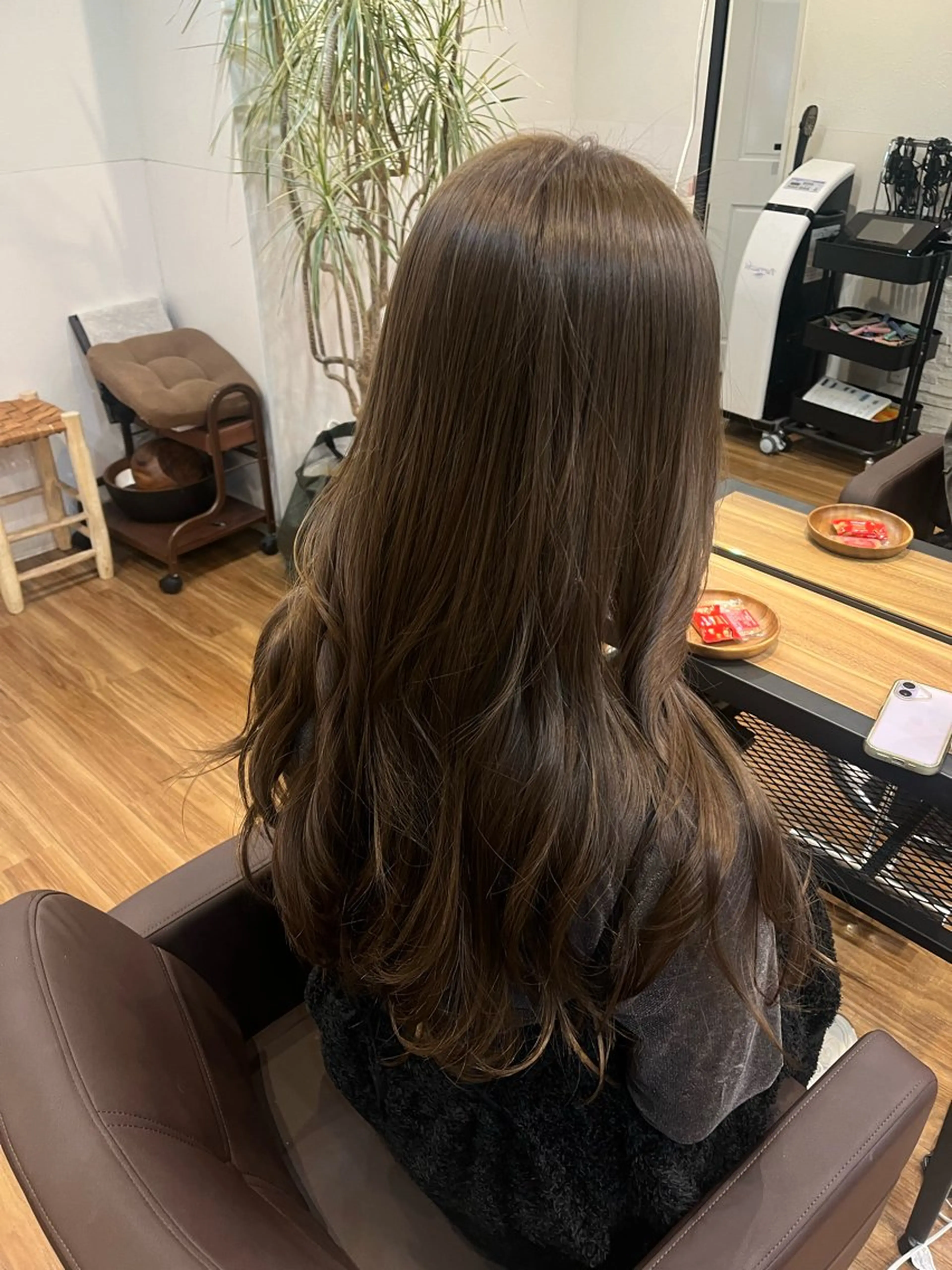 ロング カラー ベージュカラー ブリーチ nora吉祥寺所属・新倉 あかねのヘアスタイル