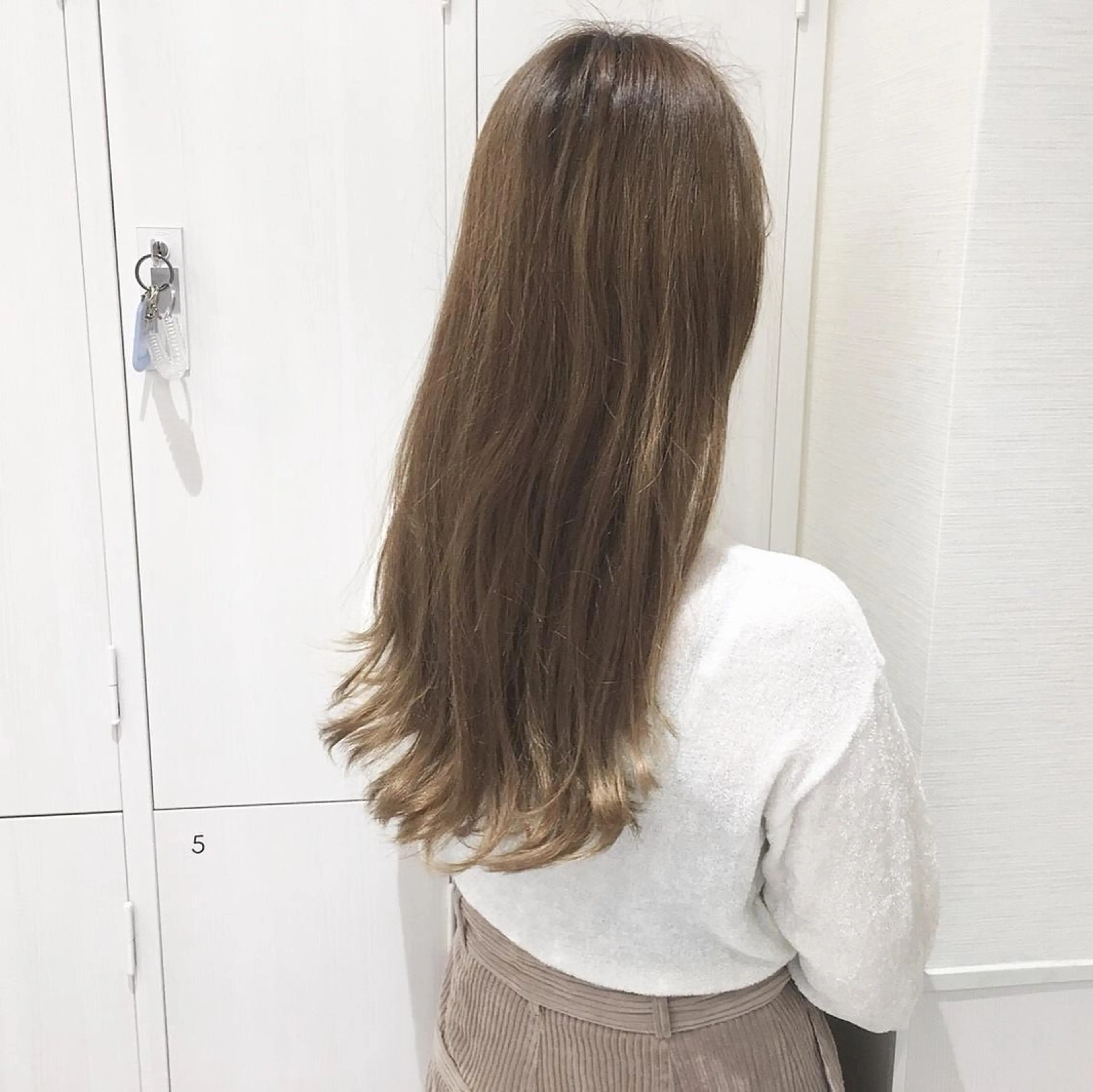 ロング カラー アッシュ バレイヤージュ 透明感カラー グラデーションカラー グレージュ レイヤー/韓国/ 顔周り/しんやのヘアスタイル